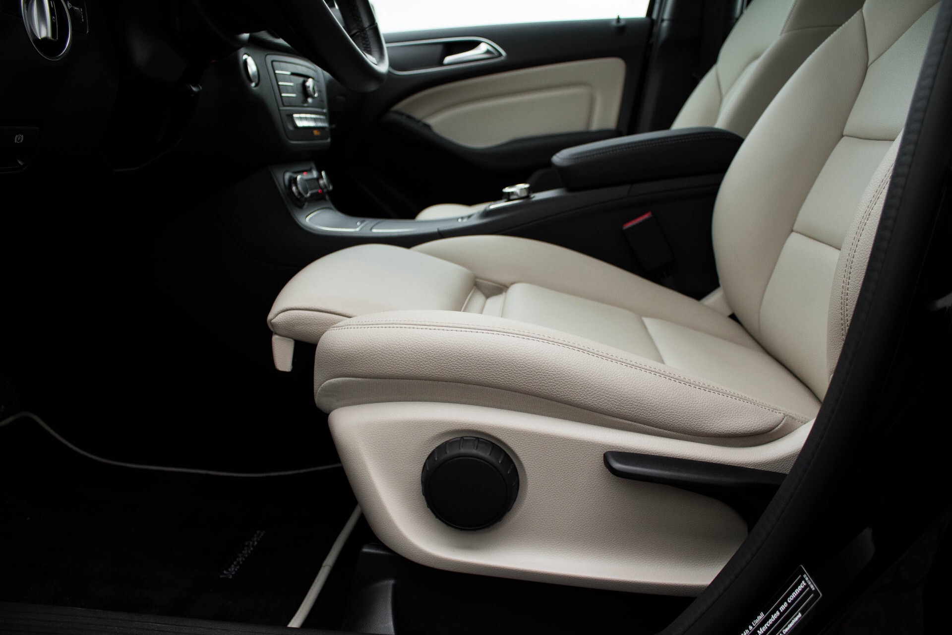 Mercedes-Benz B-Klasse 180 Style Leder/Navi/Keyless/Verwarmde Stln Aut7 Foto 28