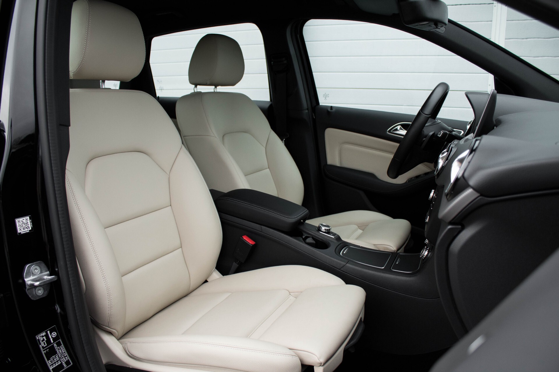 Mercedes-Benz B-Klasse 180 Style Leder/Navi/Keyless/Verwarmde Stln Aut7 Foto 3