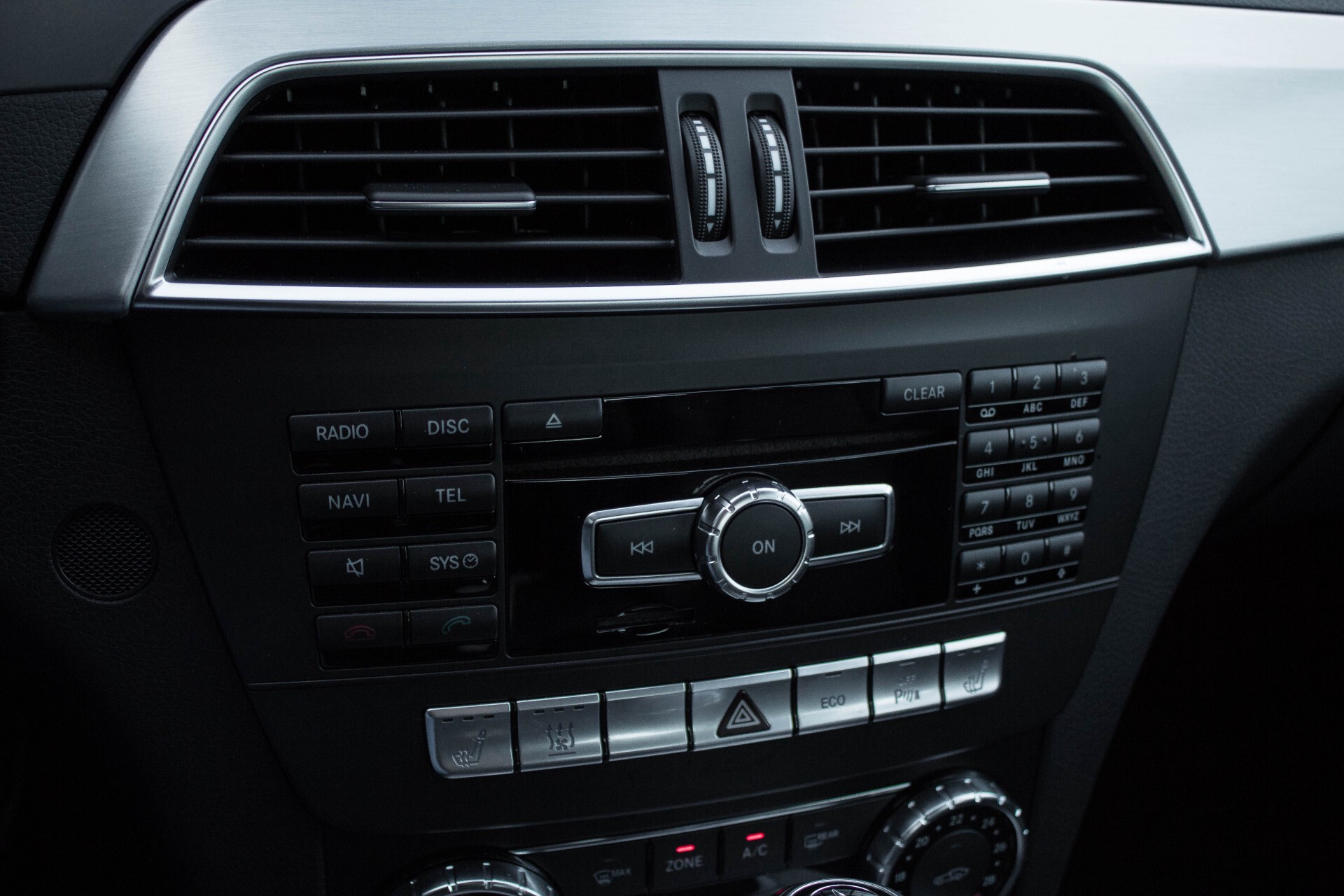 Mercedes-Benz C-Klasse 350 4-M AMG Panorama/Keyless/Harman-Kardon/Standkachel/Memory Aut7 Foto 16