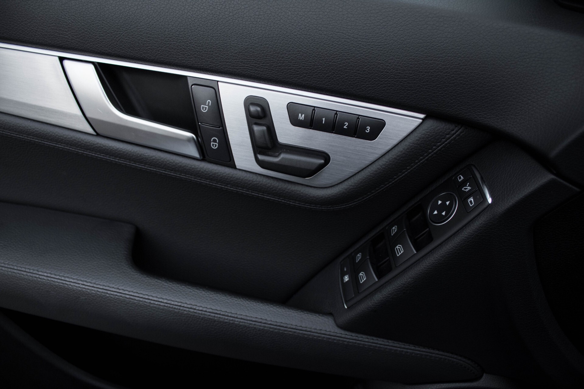 Mercedes-Benz C-Klasse 350 4-M AMG Panorama/Keyless/Harman-Kardon/Standkachel/Memory Aut7 Foto 24