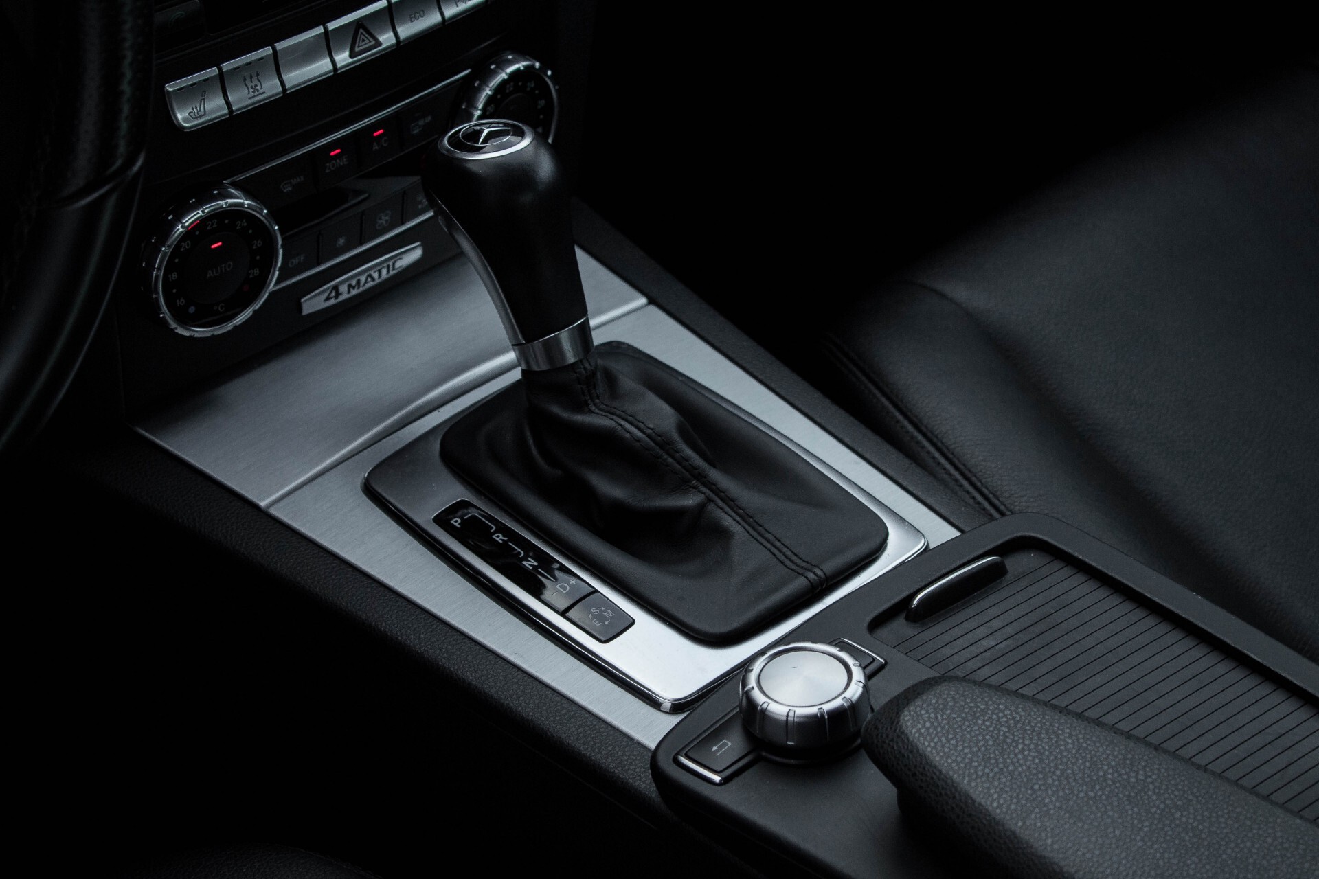 Mercedes-Benz C-Klasse 350 4-M AMG Panorama/Keyless/Harman-Kardon/Standkachel/Memory Aut7 Foto 28