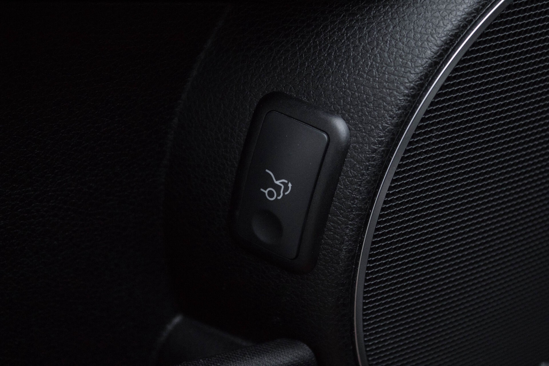 Mercedes-Benz C-Klasse 350 4-M AMG Panorama/Keyless/Harman-Kardon/Standkachel/Memory Aut7 Foto 30