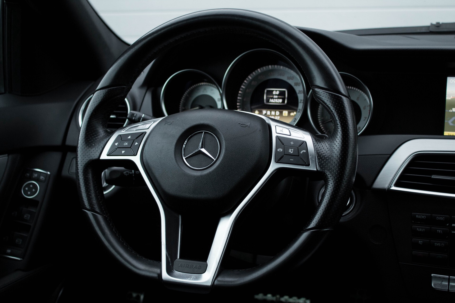 Mercedes-Benz C-Klasse 350 4-M AMG Panorama/Keyless/Harman-Kardon/Standkachel/Memory Aut7 Foto 8