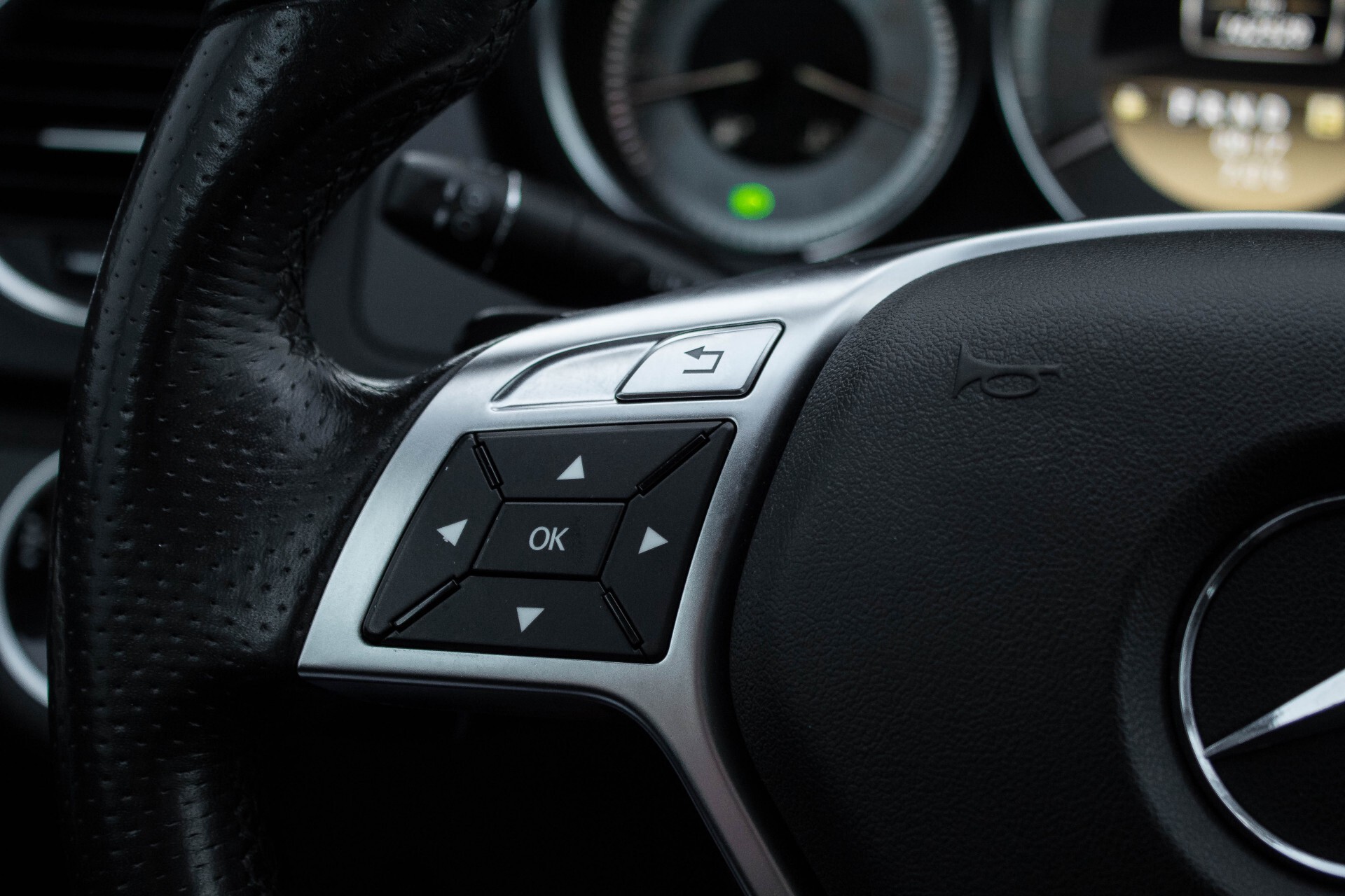 Mercedes-Benz C-Klasse 350 4-M AMG Panorama/Keyless/Harman-Kardon/Standkachel/Memory Aut7 Foto 9