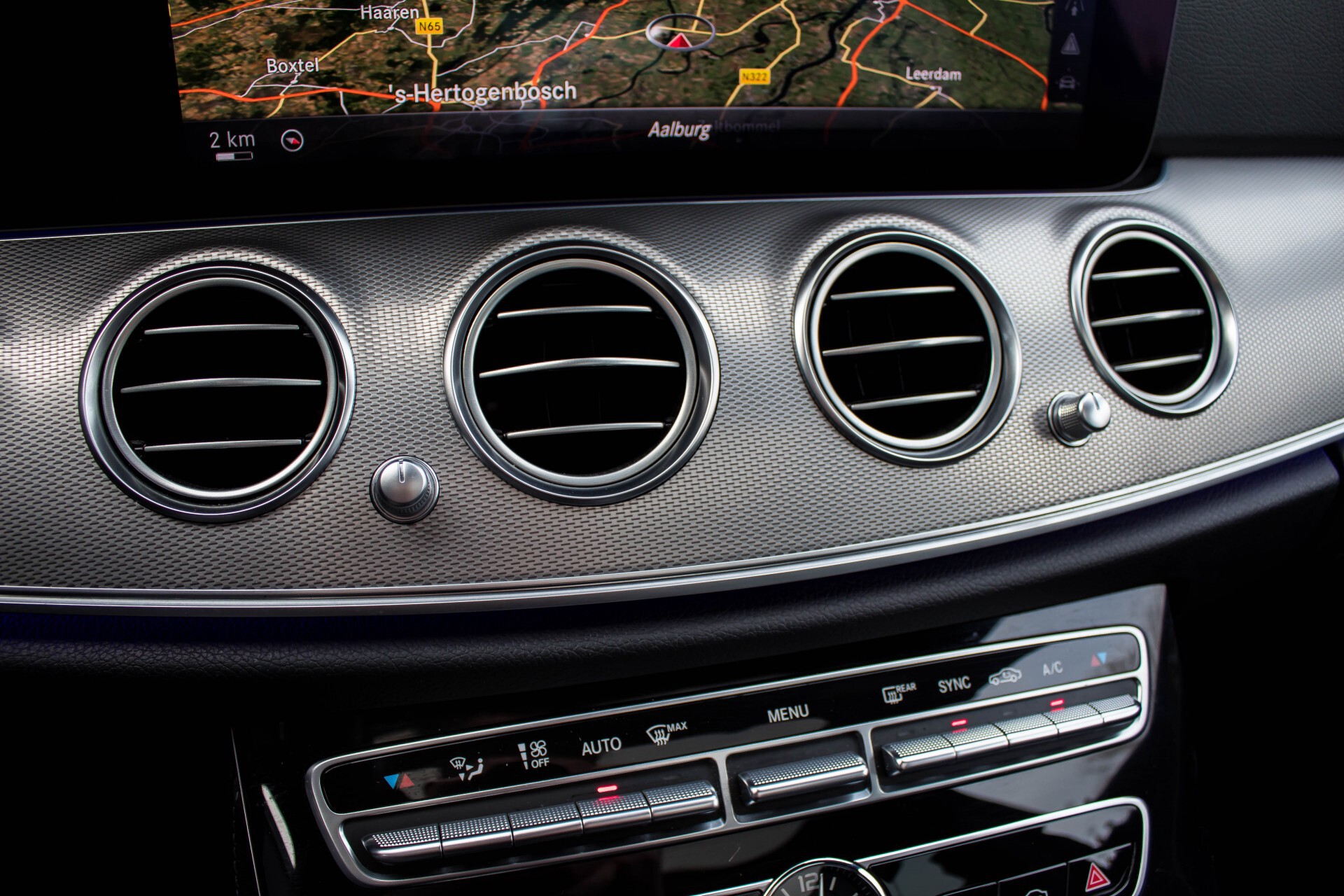 Mercedes-Benz E-Klasse 350 d AMG Luchtvering/Panorama/Distronic/Keyless/Widescreen/Burmester/Memory Aut9 Foto 16