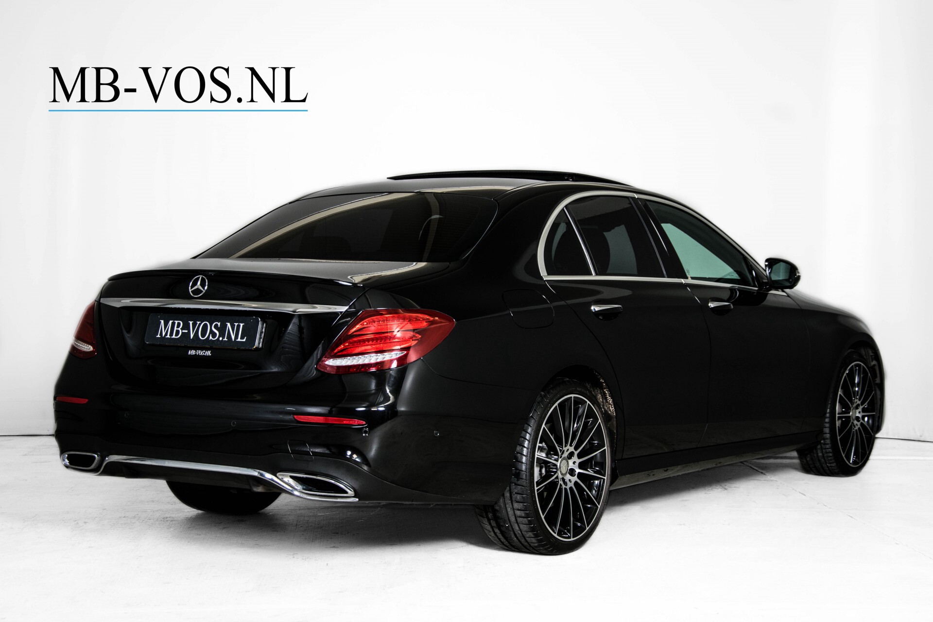 Mercedes-Benz E-Klasse 350 d AMG Luchtvering/Panorama/Distronic/Keyless/Widescreen/Burmester/Memory Aut9 Foto 2