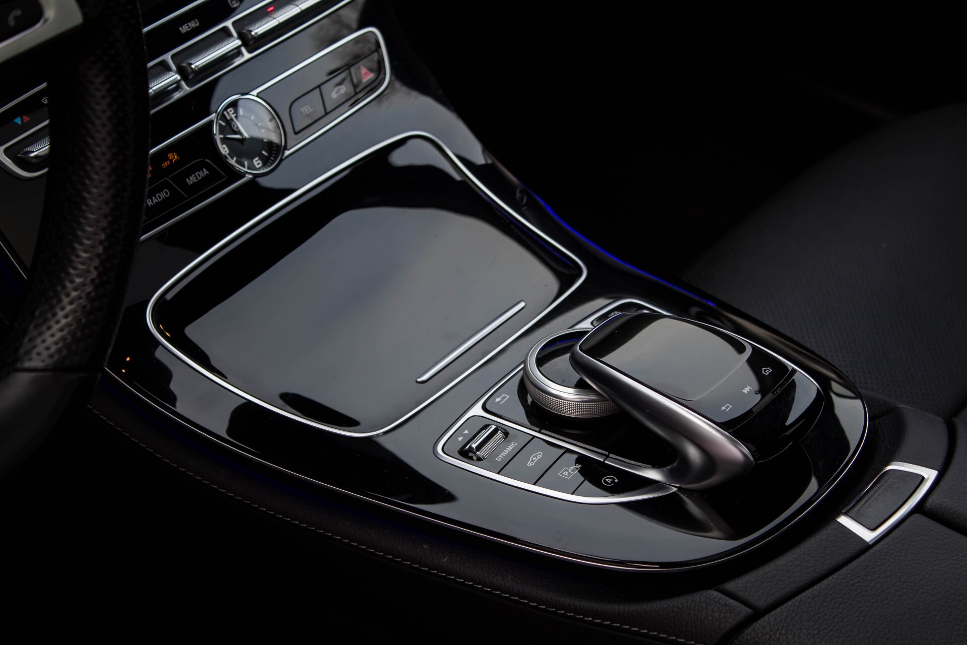 Mercedes-Benz E-Klasse 350 d AMG Luchtvering/Panorama/Distronic/Keyless/Widescreen/Burmester/Memory Aut9 Foto 22