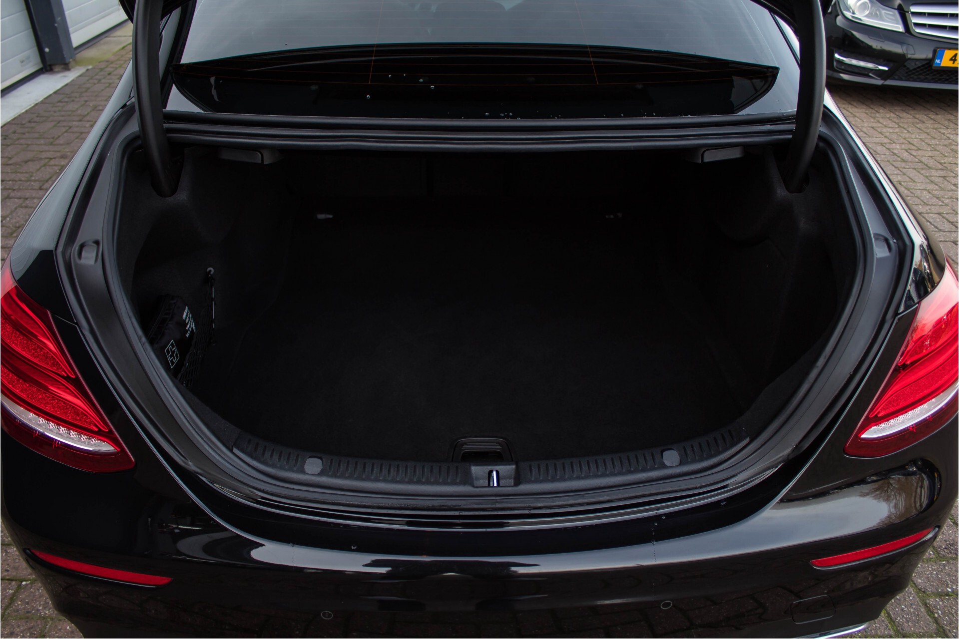 Mercedes-Benz E-Klasse 350 d AMG Luchtvering/Panorama/Distronic/Keyless/Widescreen/Burmester/Memory Aut9 Foto 36