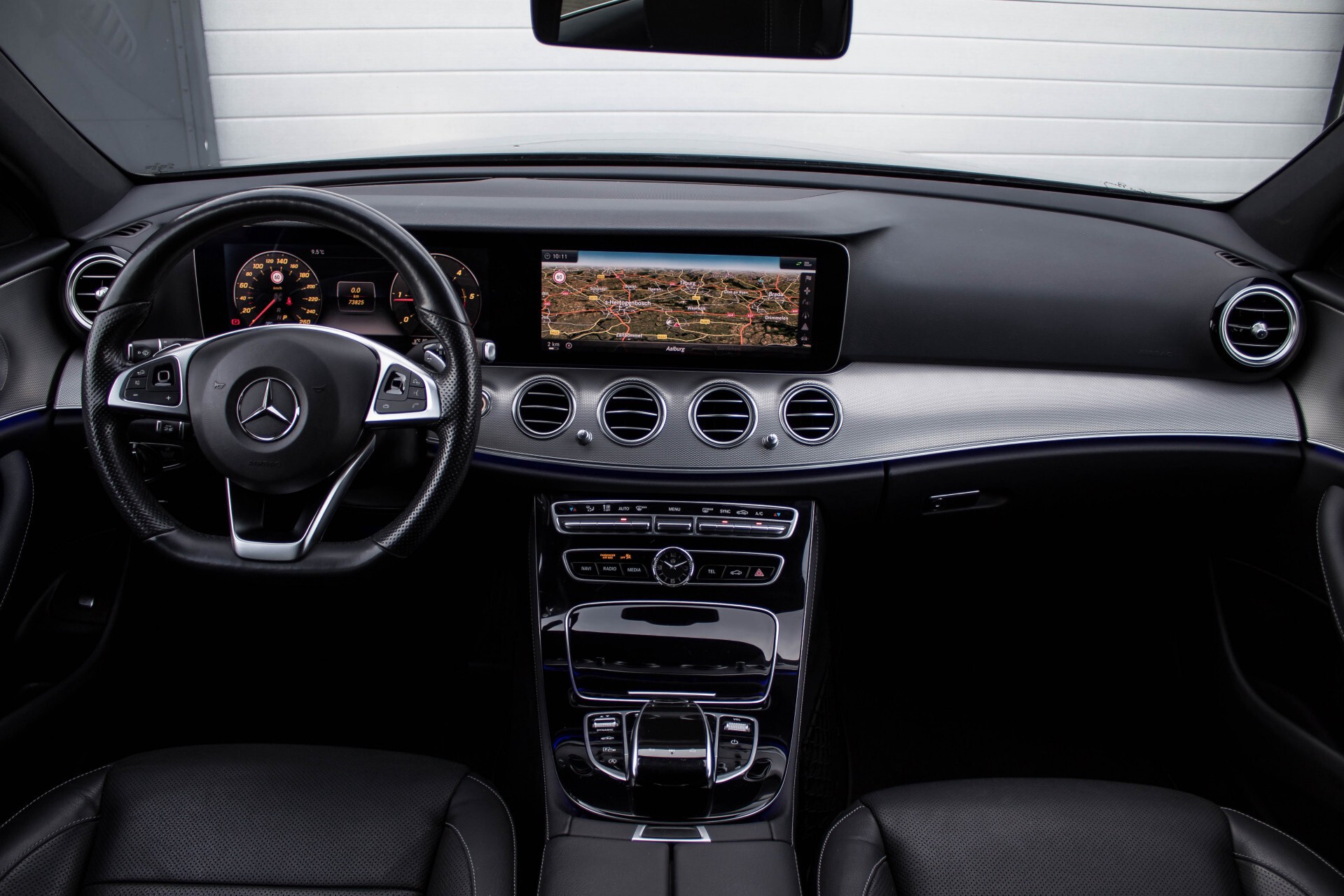 Mercedes-Benz E-Klasse 350 d AMG Luchtvering/Panorama/Distronic/Keyless/Widescreen/Burmester/Memory Aut9 Foto 7