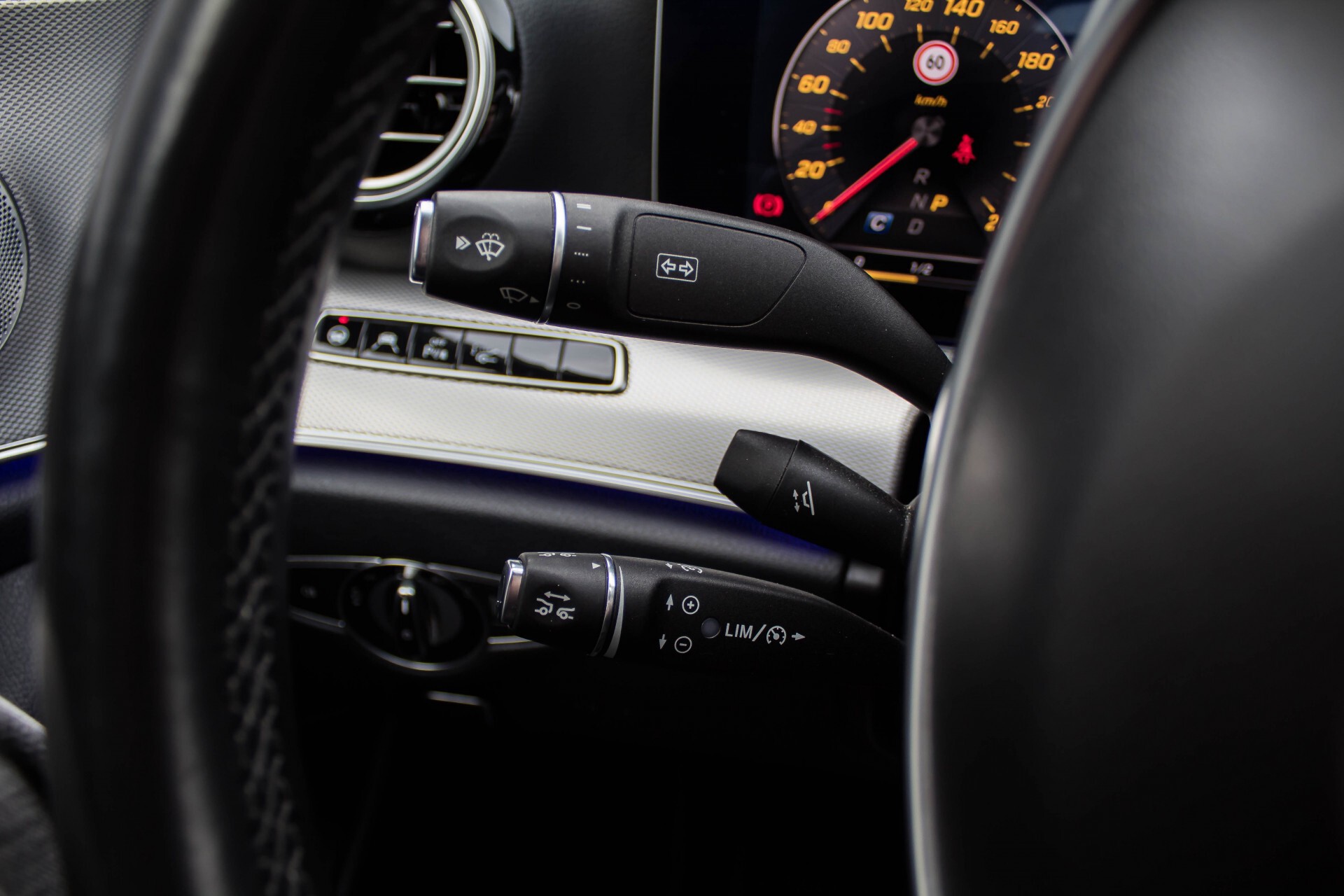 Mercedes-Benz E-Klasse 350 d AMG Luchtvering/Panorama/Distronic/Keyless/Widescreen/Burmester/Memory Aut9 Foto 9