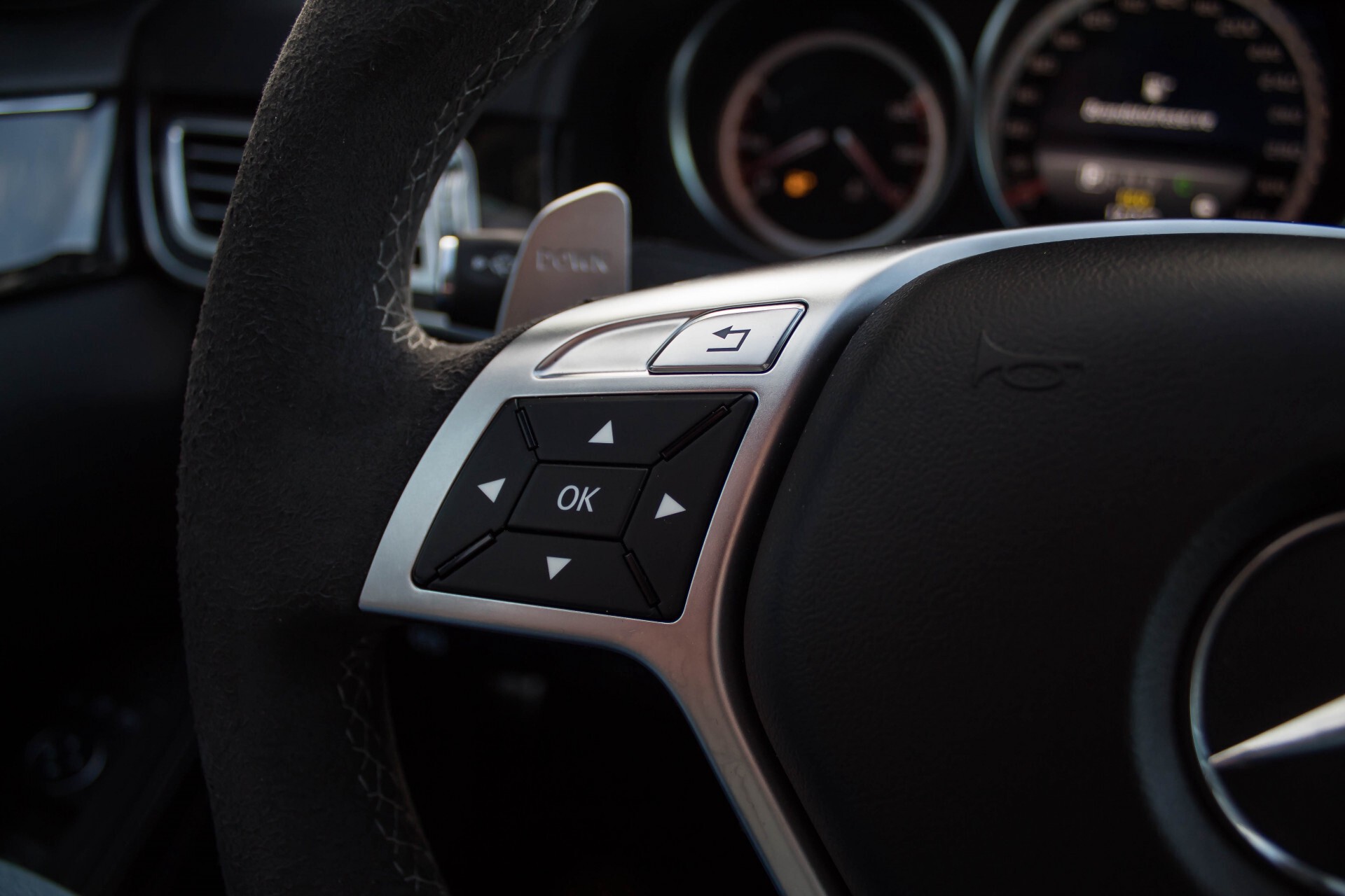 Mercedes-Benz E-Klasse 63 AMG S 4-M Panorama/Distronic/Keyless/Harman-Kardon/V-Max Aut7 Foto 10