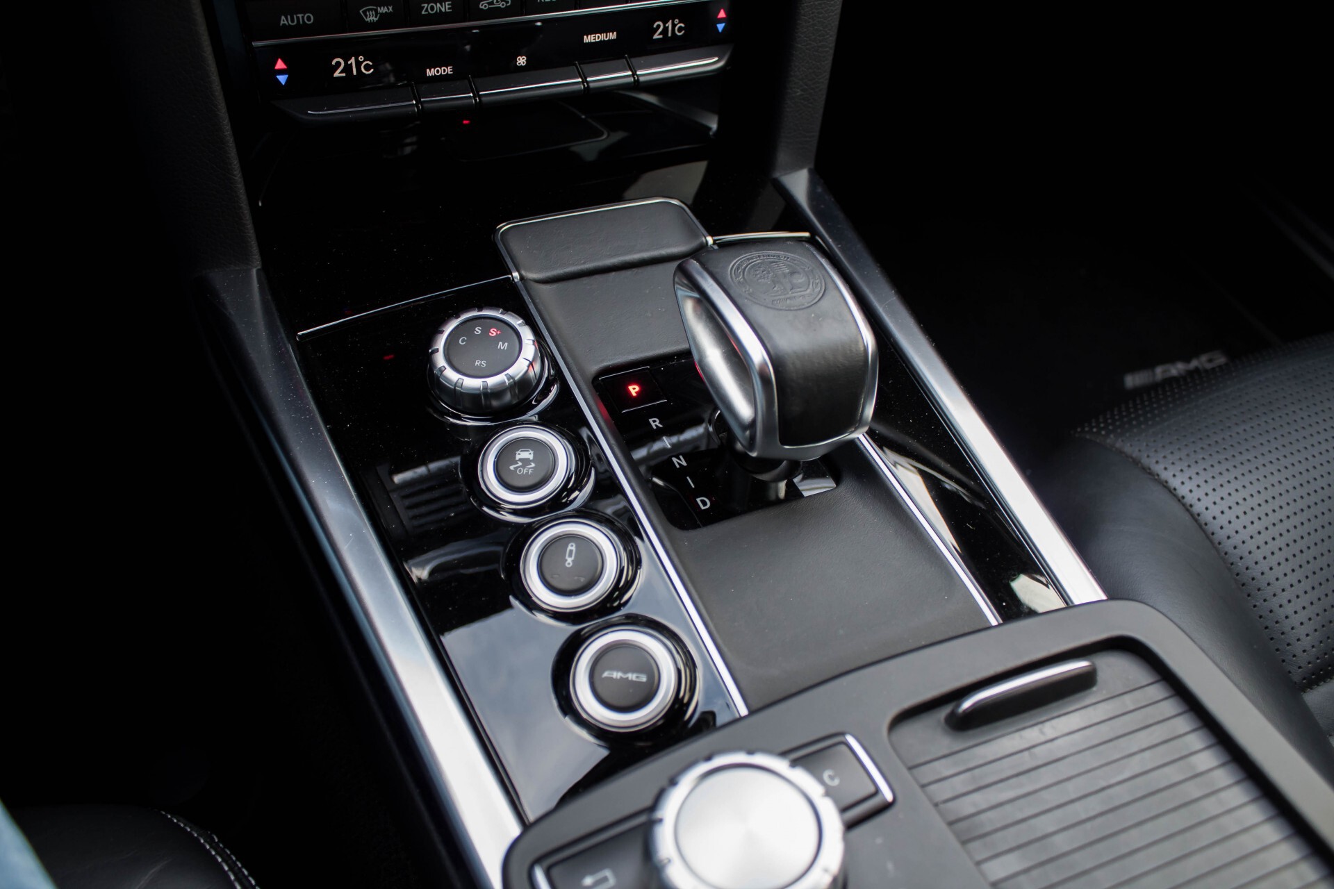 Mercedes-Benz E-Klasse 63 AMG S 4-M Panorama/Distronic/Keyless/Harman-Kardon/V-Max Aut7 Foto 19