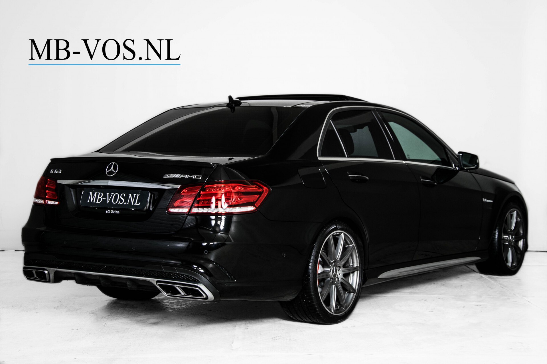 Mercedes-Benz E-Klasse 63 AMG S 4-M Panorama/Distronic/Keyless/Harman-Kardon/V-Max Aut7 Foto 2
