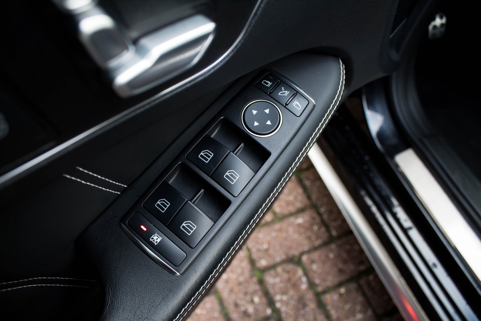 Mercedes-Benz E-Klasse 63 AMG S 4-M Panorama/Distronic/Keyless/Harman-Kardon/V-Max Aut7 Foto 23