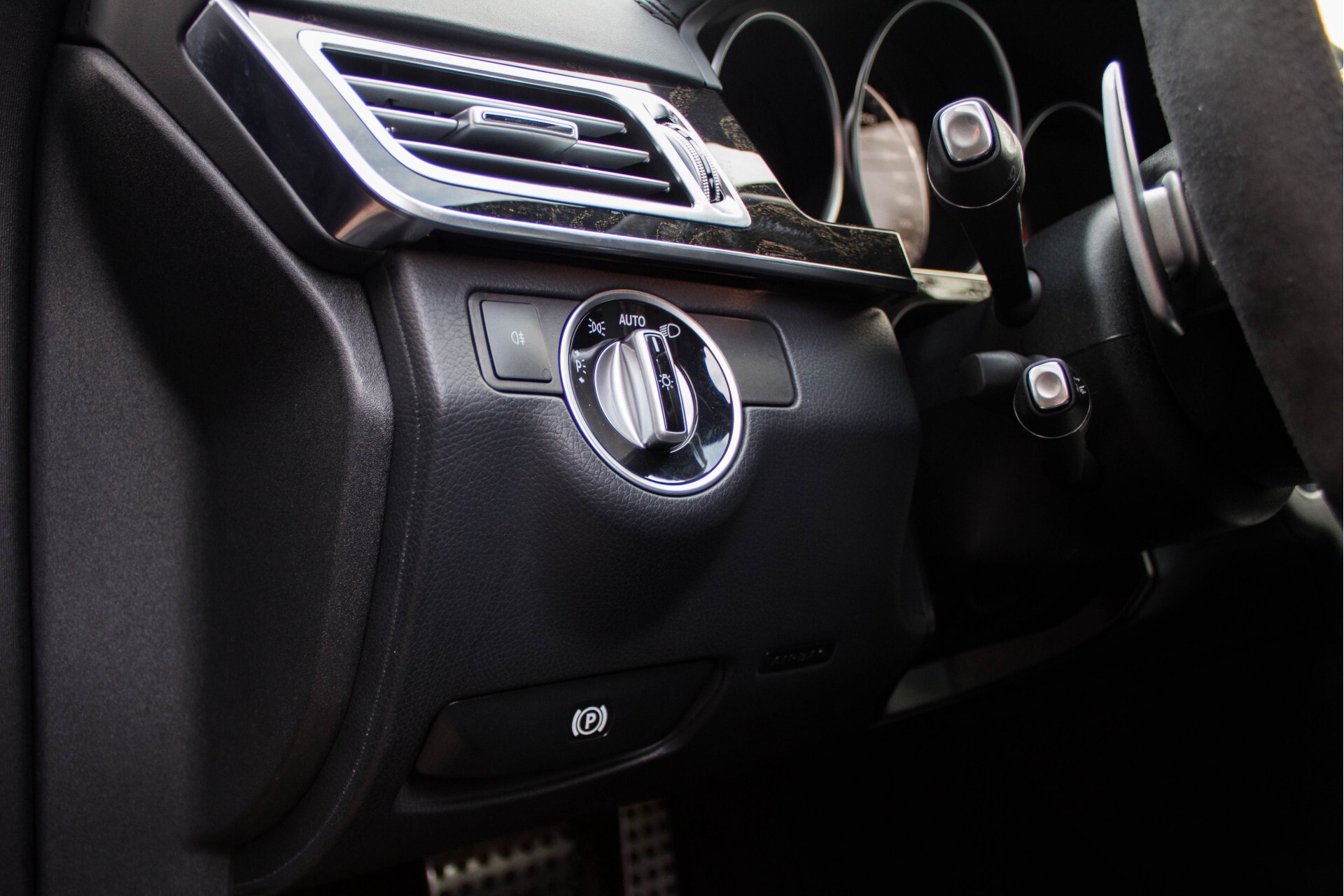 Mercedes-Benz E-Klasse 63 AMG S 4-M Panorama/Distronic/Keyless/Harman-Kardon/V-Max Aut7 Foto 25