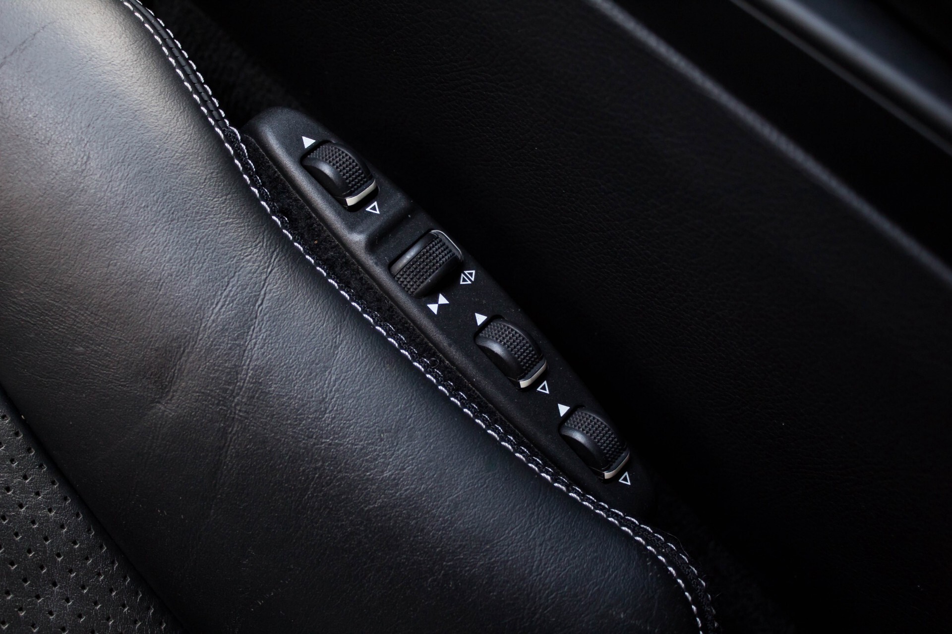 Mercedes-Benz E-Klasse 63 AMG S 4-M Panorama/Distronic/Keyless/Harman-Kardon/V-Max Aut7 Foto 26