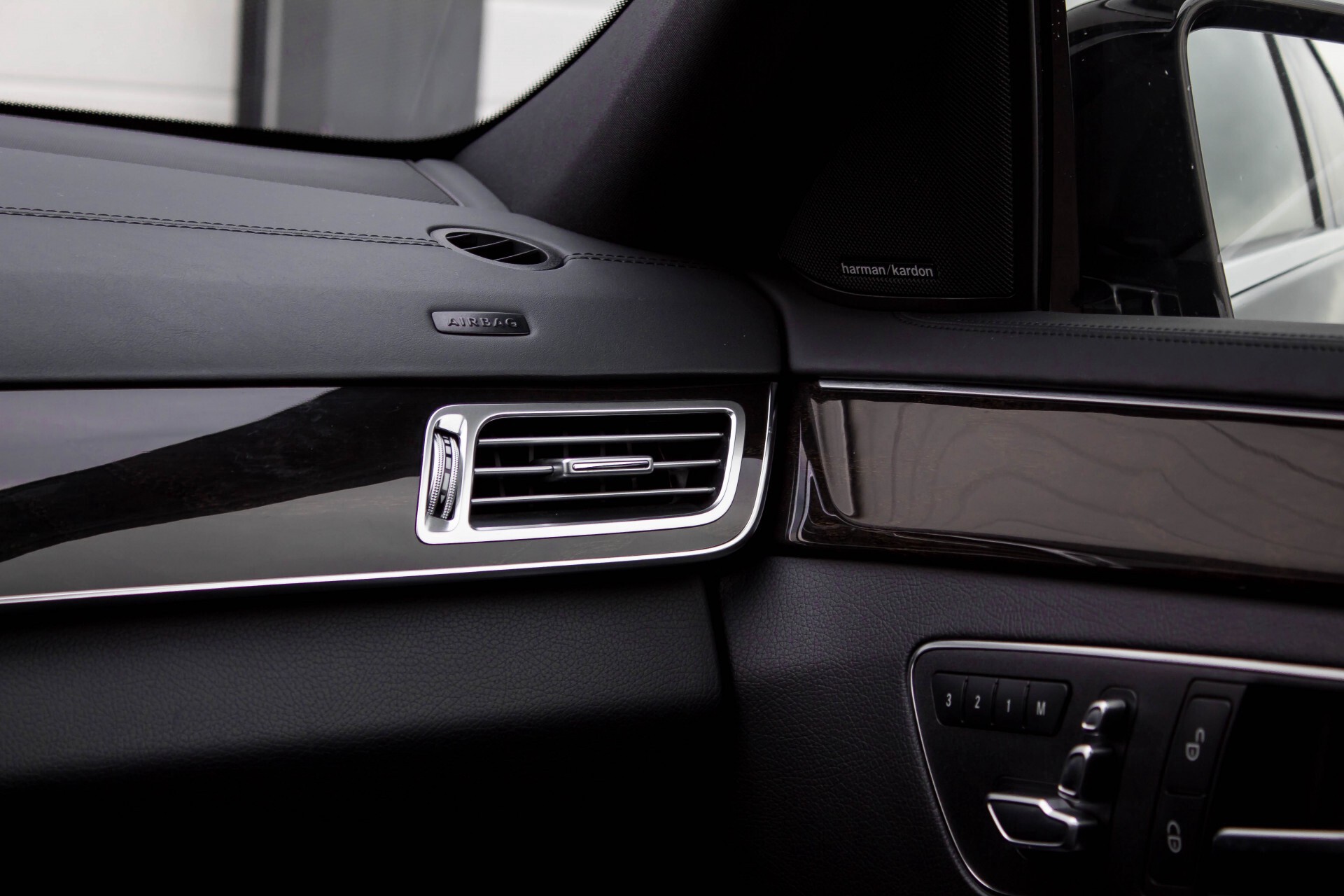 Mercedes-Benz E-Klasse 63 AMG S 4-M Panorama/Distronic/Keyless/Harman-Kardon/V-Max Aut7 Foto 31