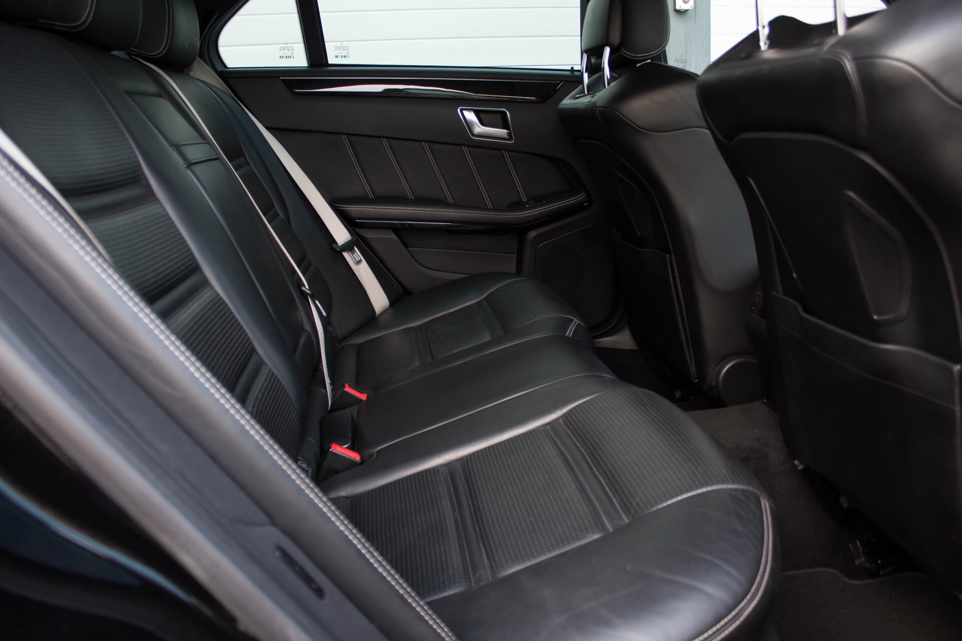 Mercedes-Benz E-Klasse 63 AMG S 4-M Panorama/Distronic/Keyless/Harman-Kardon/V-Max Aut7 Foto 4