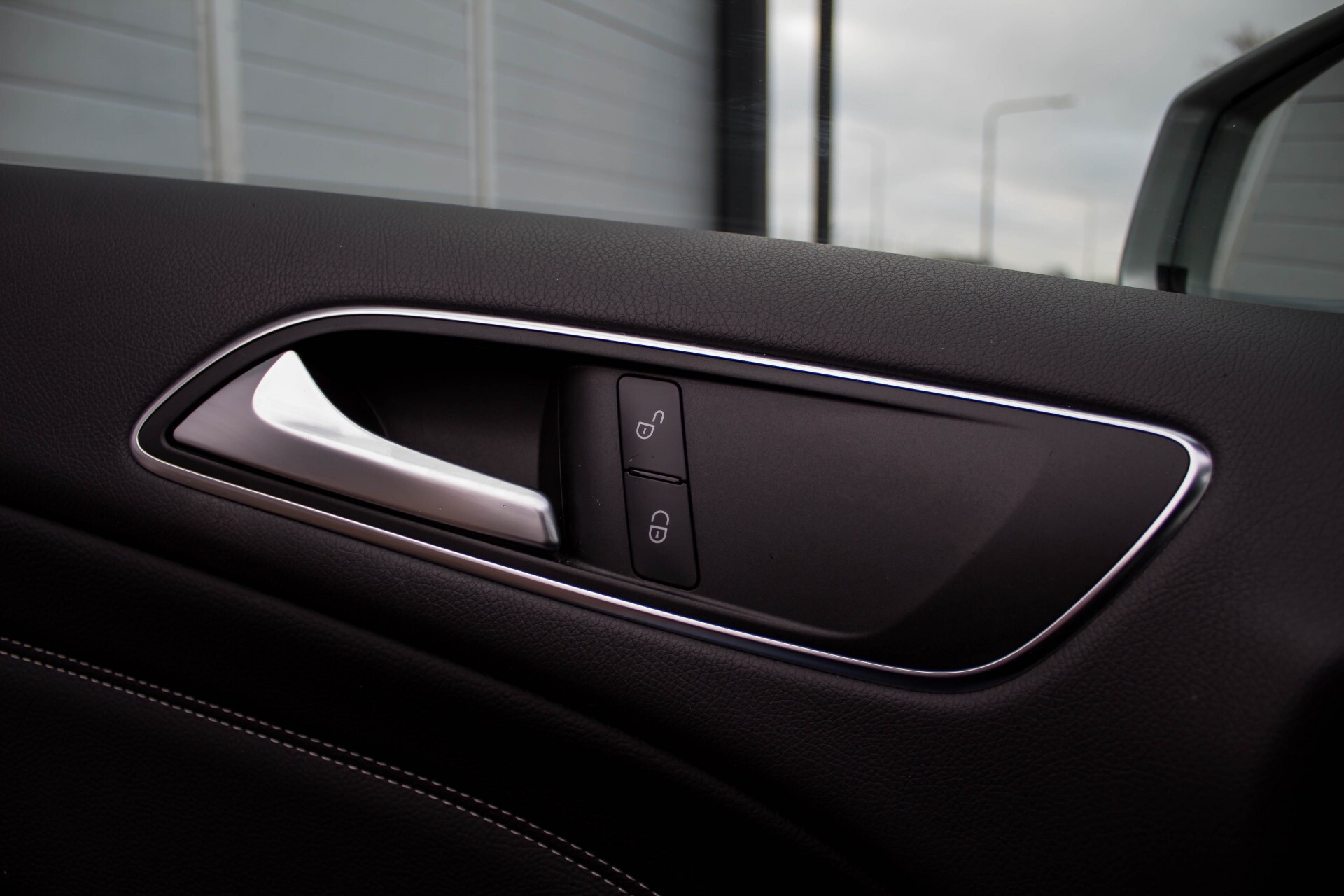 Mercedes-Benz B-Klasse 200 Sport Navi/Bi-xenon/Wegklapbare trekhaak Foto 22