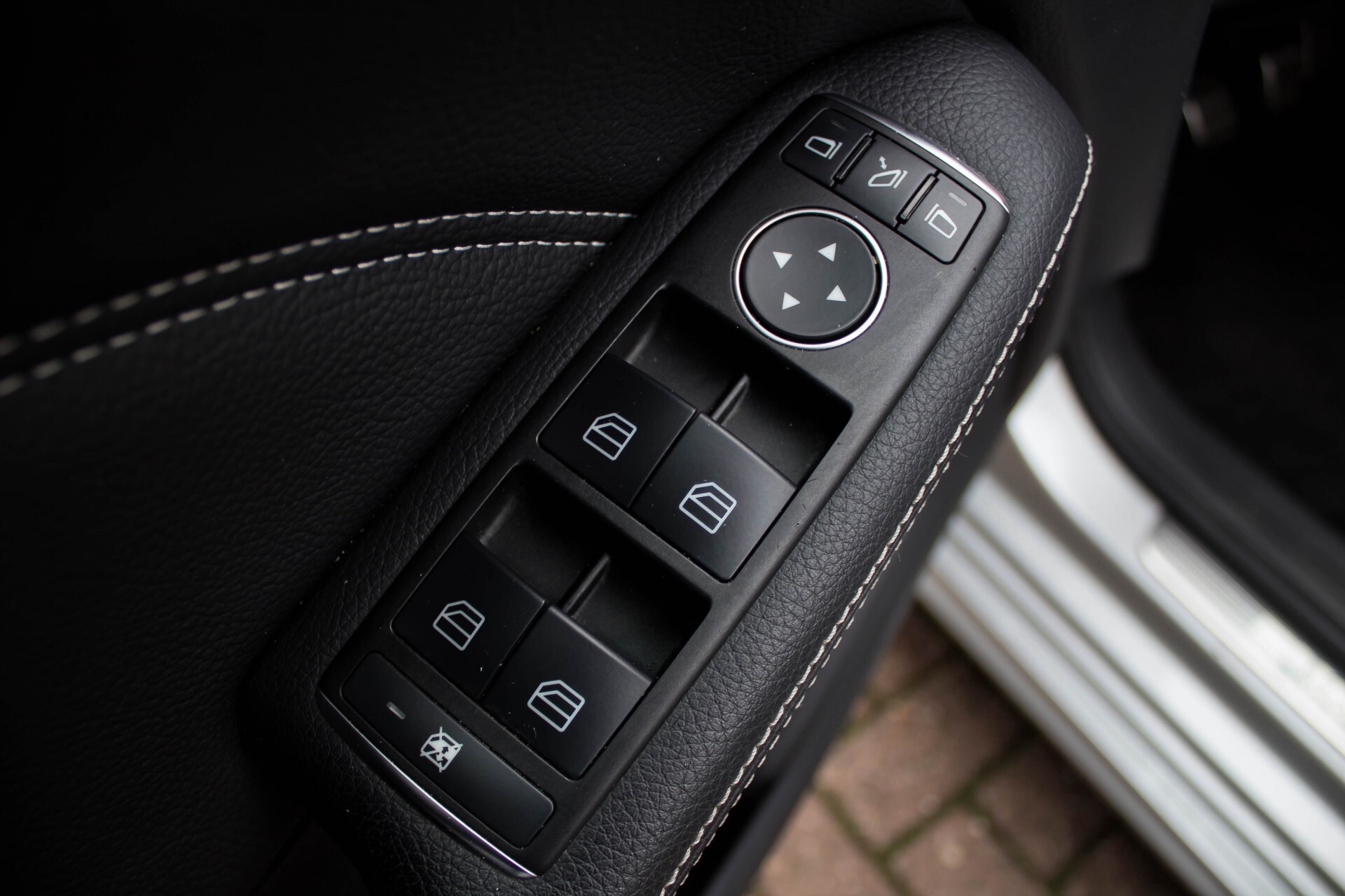 Mercedes-Benz B-Klasse 200 Sport Navi/Bi-xenon/Wegklapbare trekhaak Foto 23