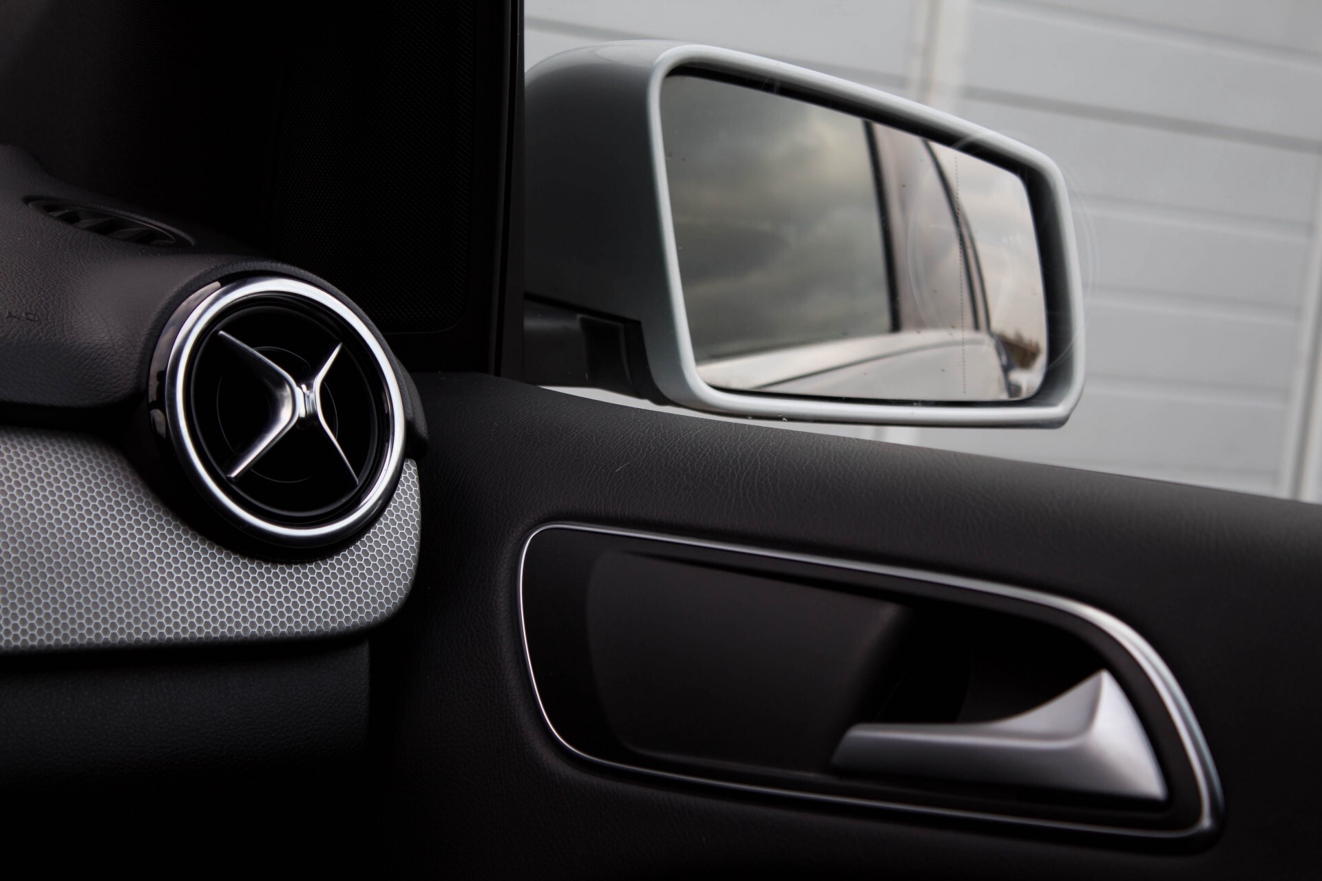 Mercedes-Benz B-Klasse 200 Sport Navi/Bi-xenon/Wegklapbare trekhaak Foto 28