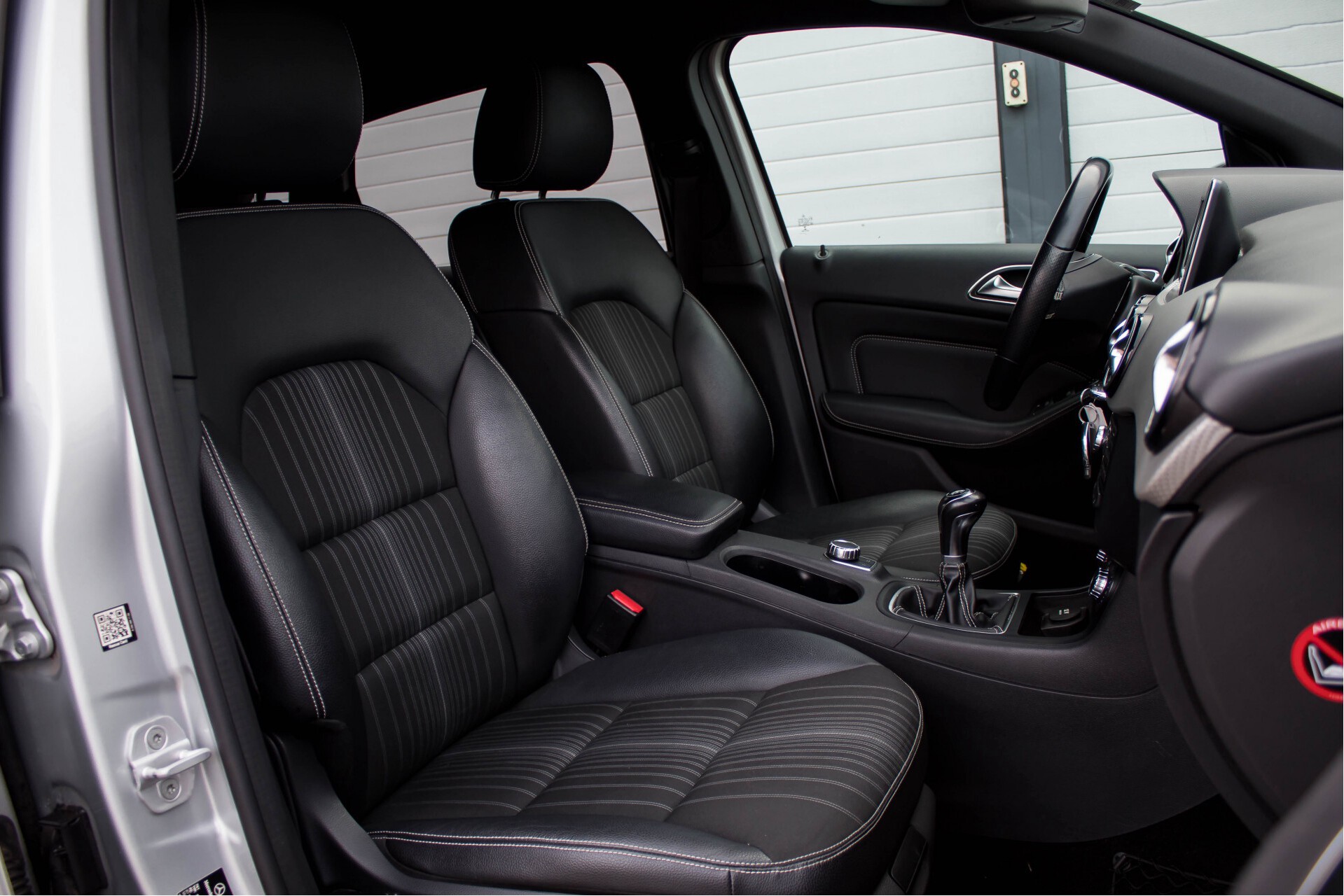 Mercedes-Benz B-Klasse 200 Sport Navi/Bi-xenon/Wegklapbare trekhaak Foto 3