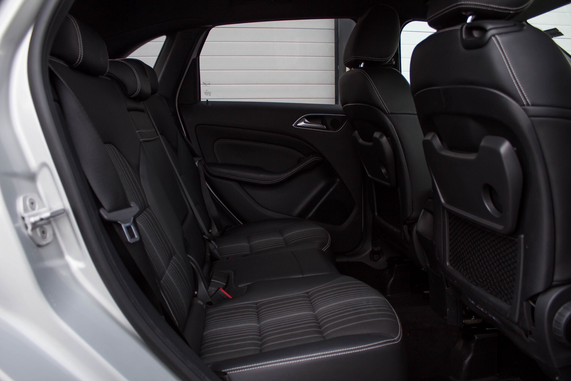 Mercedes-Benz B-Klasse 200 Sport Navi/Bi-xenon/Wegklapbare trekhaak Foto 4