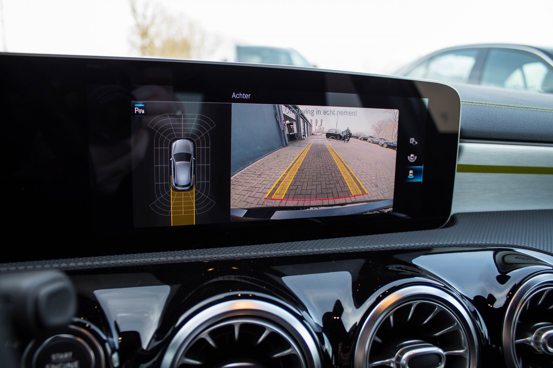 Mercedes-Benz A-Klasse 250 AMG Edition 1 Panorama Burmester Night Aut7 Foto 15