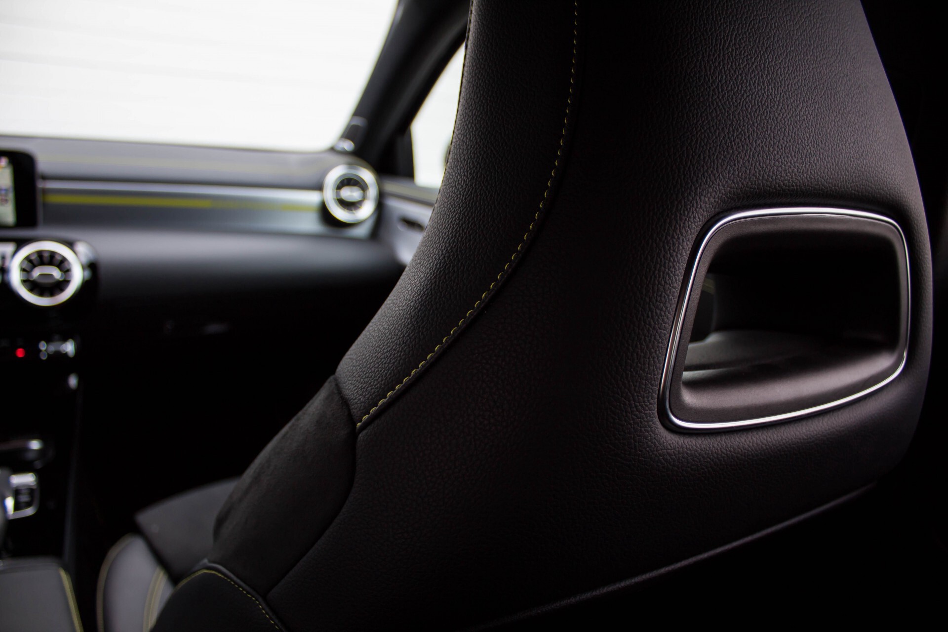 Mercedes-Benz A-Klasse 250 AMG Edition 1 Panorama Burmester Night Aut7 Foto 33