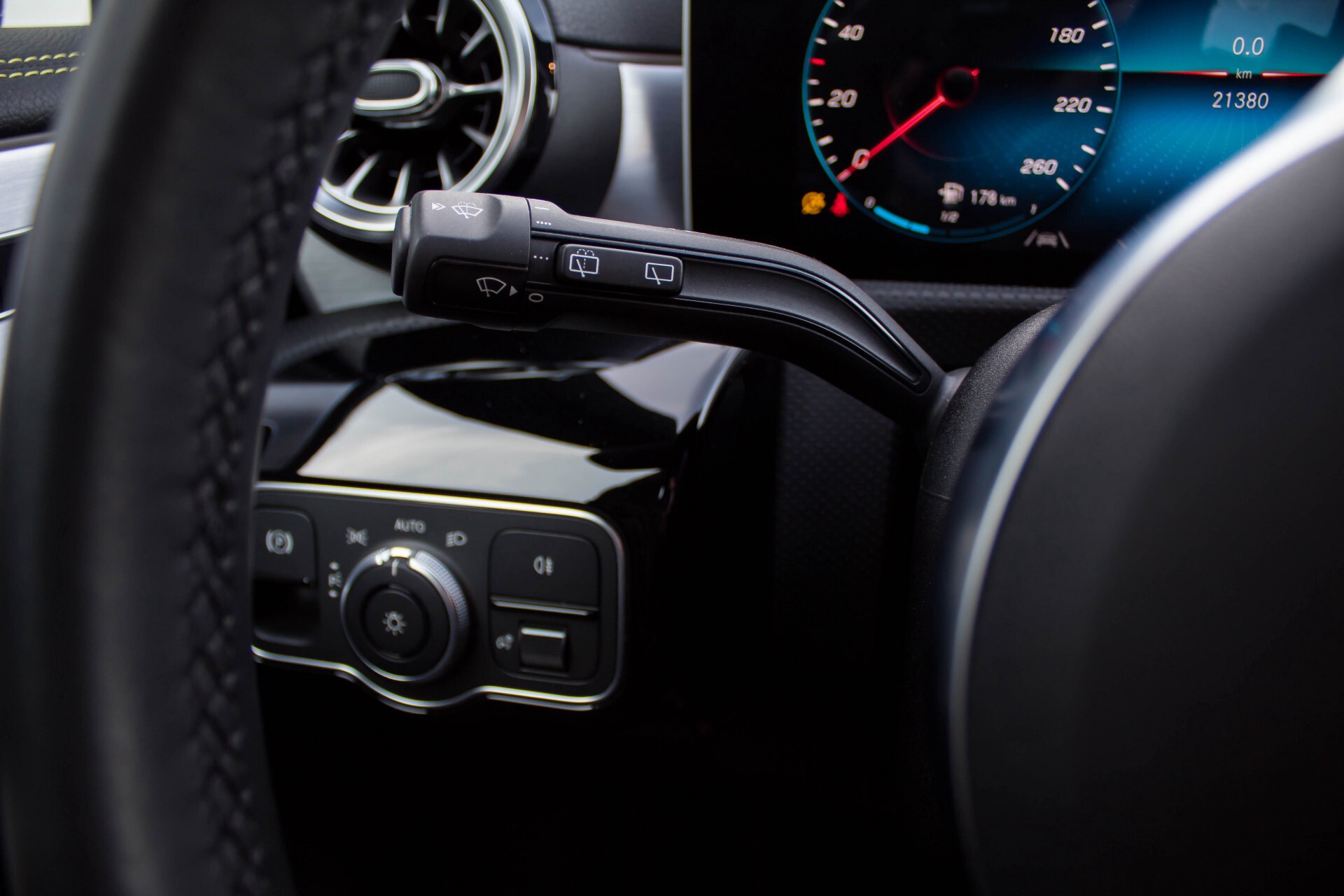 Mercedes-Benz A-Klasse 250 AMG Edition 1 Panorama Burmester Night Aut7 Foto 9