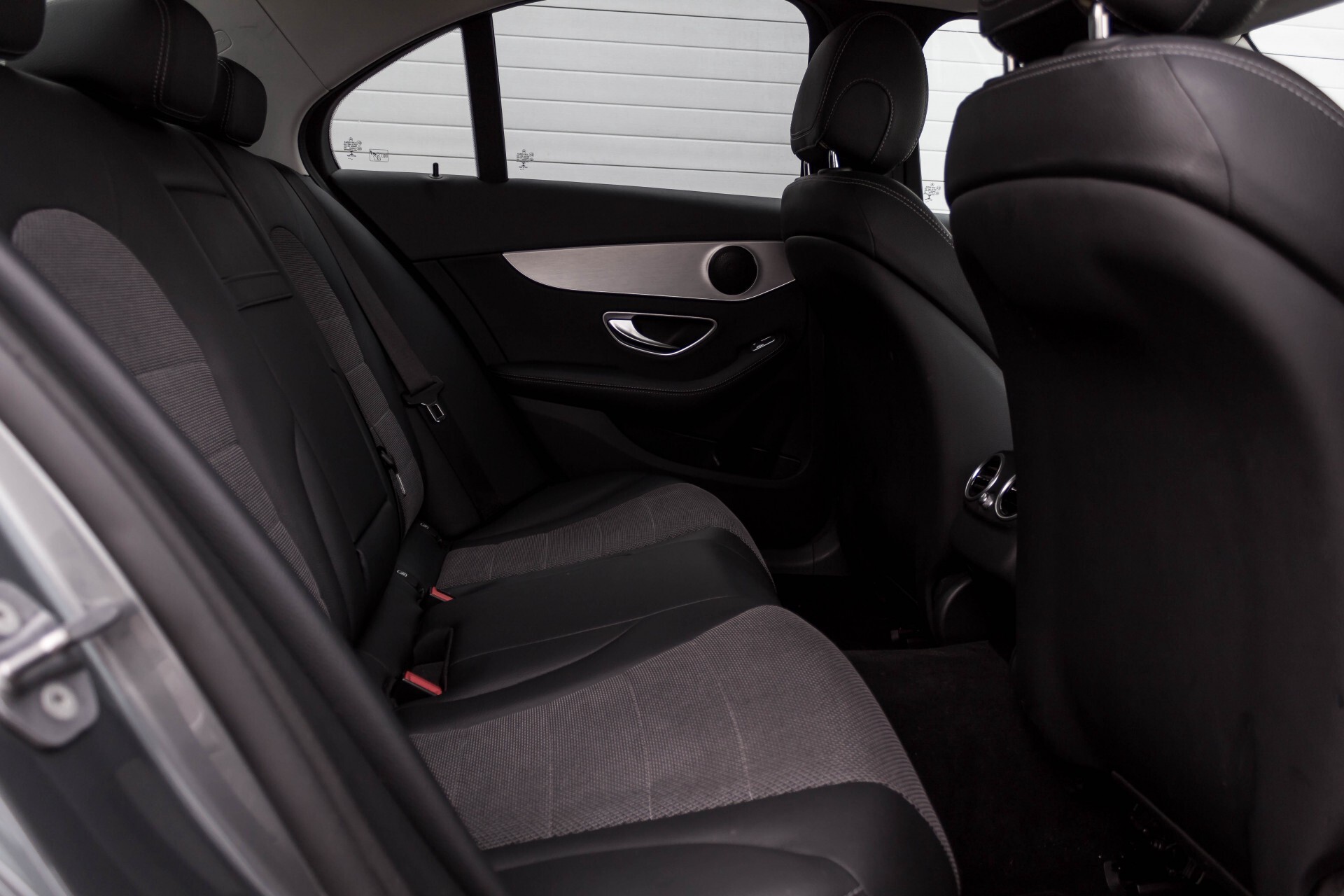 Mercedes-Benz C-Klasse 180 Avantgarde Schuifdak/ILS/Dodehoekassist/18" Aut9 Foto 4