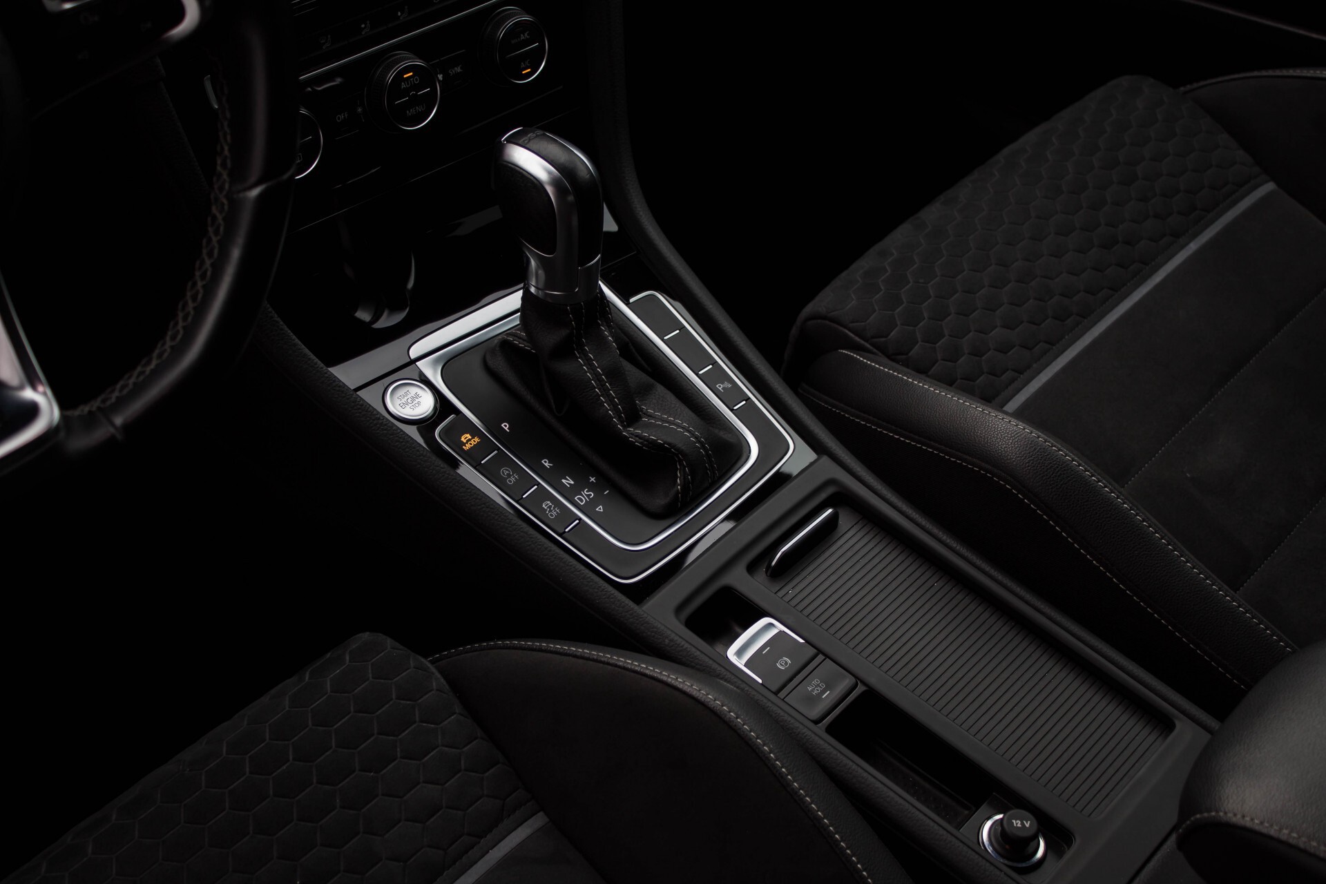 Volkswagen Golf 2.0 TDI GTD Facelift Panorama FULL OPTIONS DSG7 Foto 22