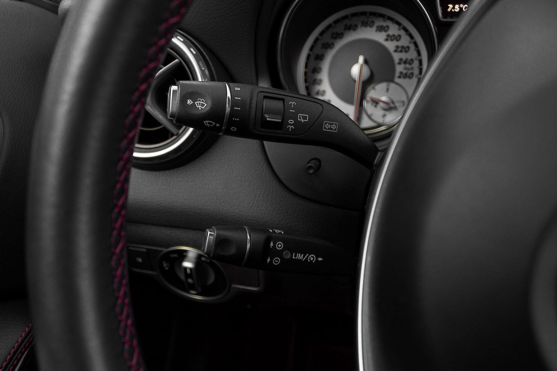 Mercedes-Benz GLA-Klasse 200 AMG Panorama Night LED/Navi/Gr-Navi Aut7 Foto 10