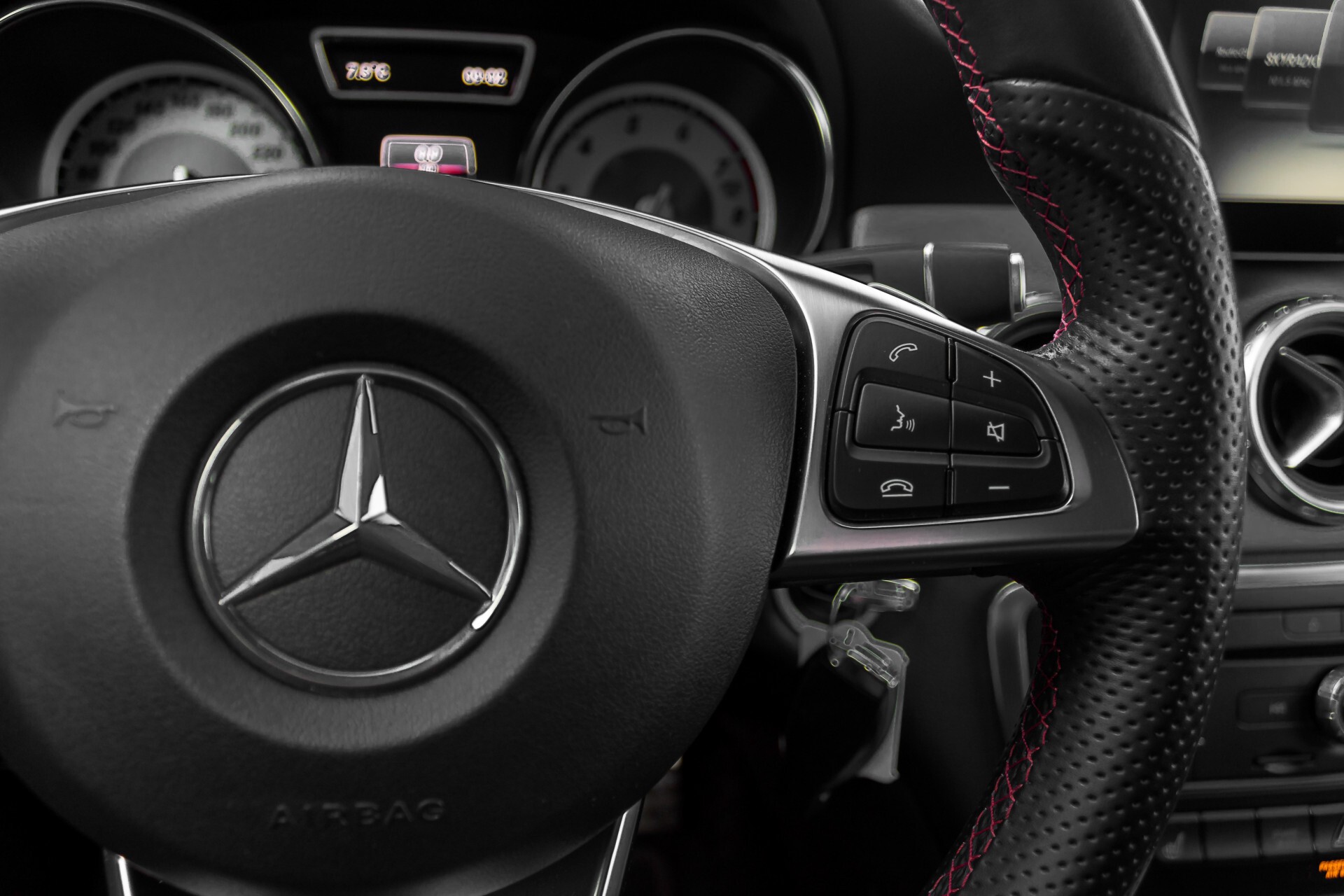 Mercedes-Benz GLA-Klasse 200 AMG Panorama Night LED/Navi/Gr-Navi Aut7 Foto 14