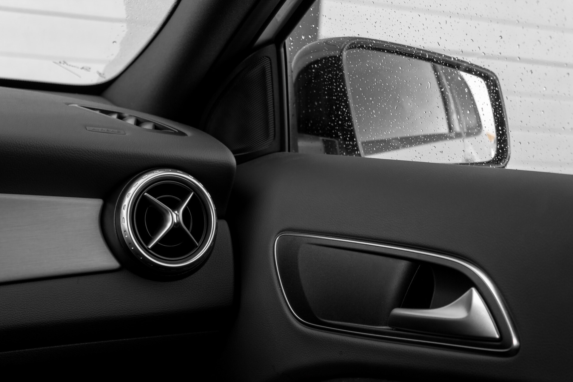 Mercedes-Benz GLA-Klasse 200 AMG Panorama Night LED/Navi/Gr-Navi Aut7 Foto 26