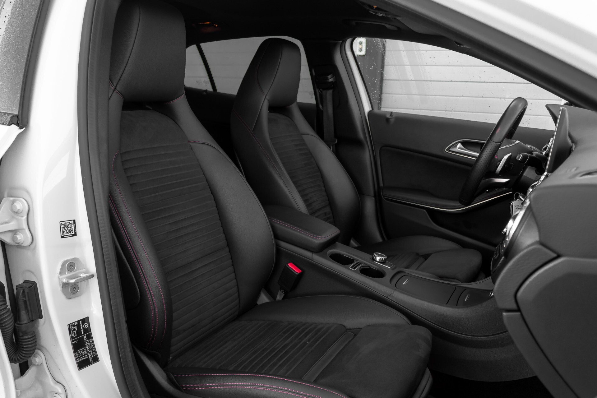 Mercedes-Benz GLA-Klasse 200 AMG Panorama Night LED/Navi/Gr-Navi Aut7 Foto 3