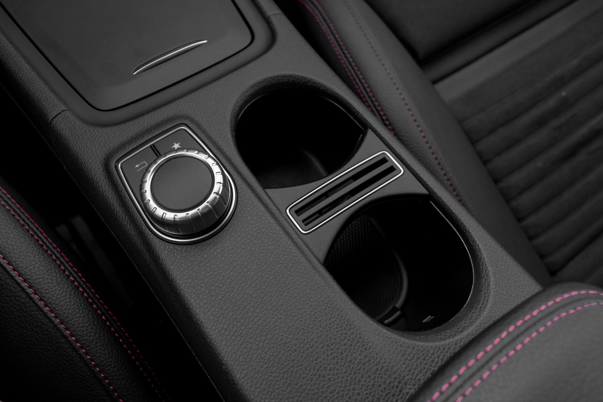 Mercedes-Benz GLA-Klasse 200 AMG Panorama Night LED/Navi/Gr-Navi Aut7 Foto 32