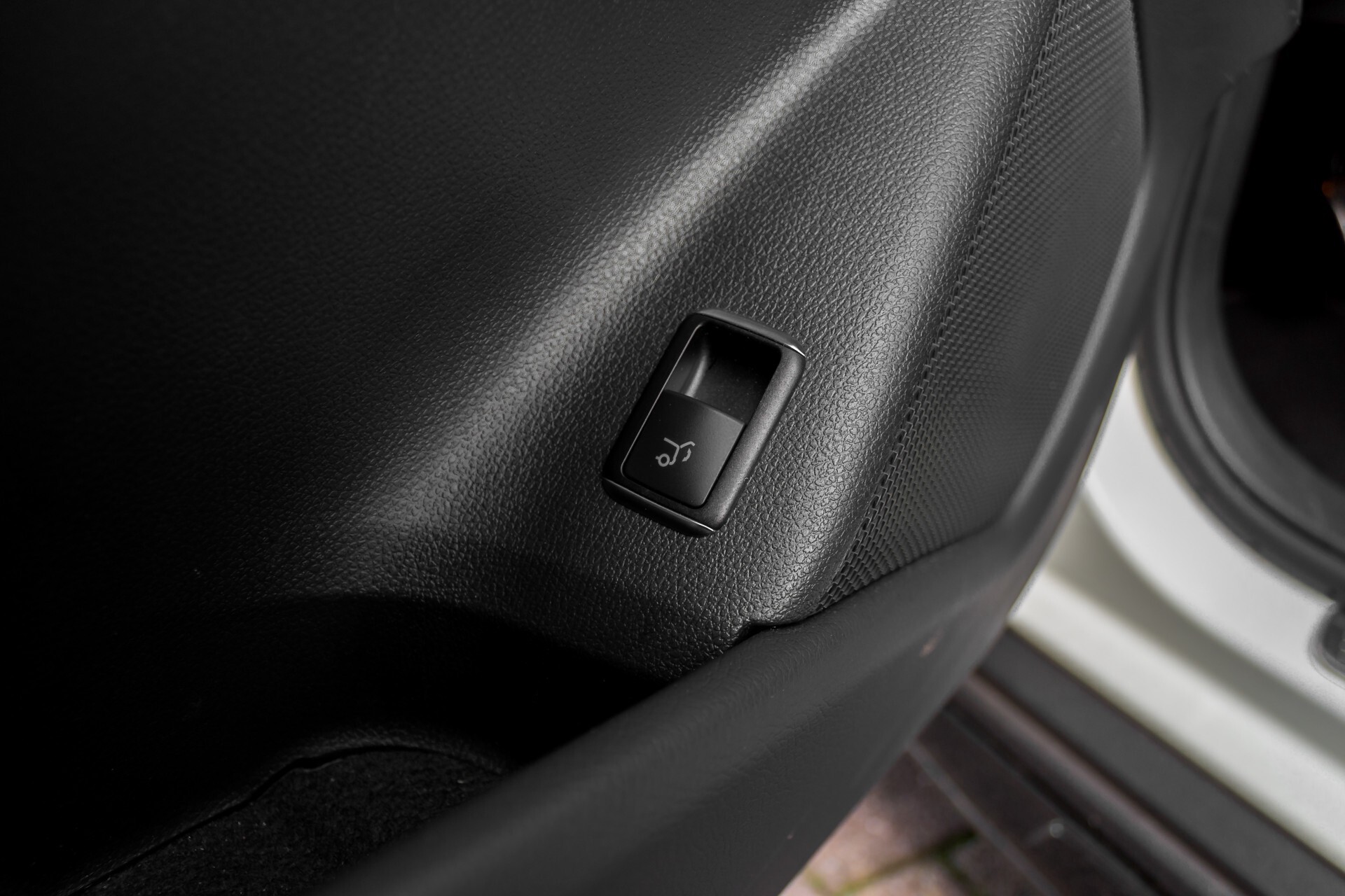 Mercedes-Benz GLA-Klasse 200 AMG Panorama Night LED/Navi/Gr-Navi Aut7 Foto 35