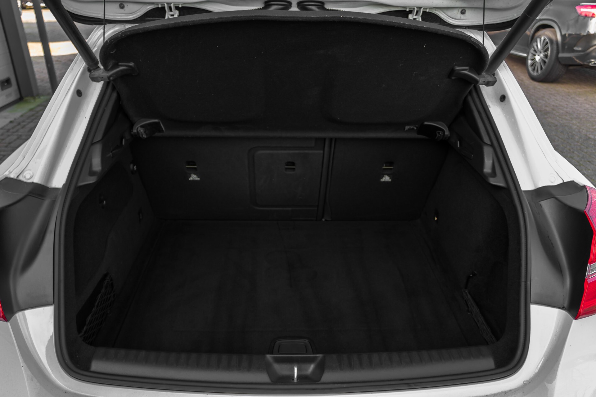 Mercedes-Benz GLA-Klasse 200 AMG Panorama Night LED/Navi/Gr-Navi Aut7 Foto 44