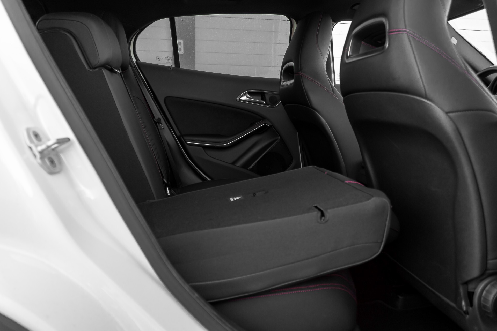 Mercedes-Benz GLA-Klasse 200 AMG Panorama Night LED/Navi/Gr-Navi Aut7 Foto 5