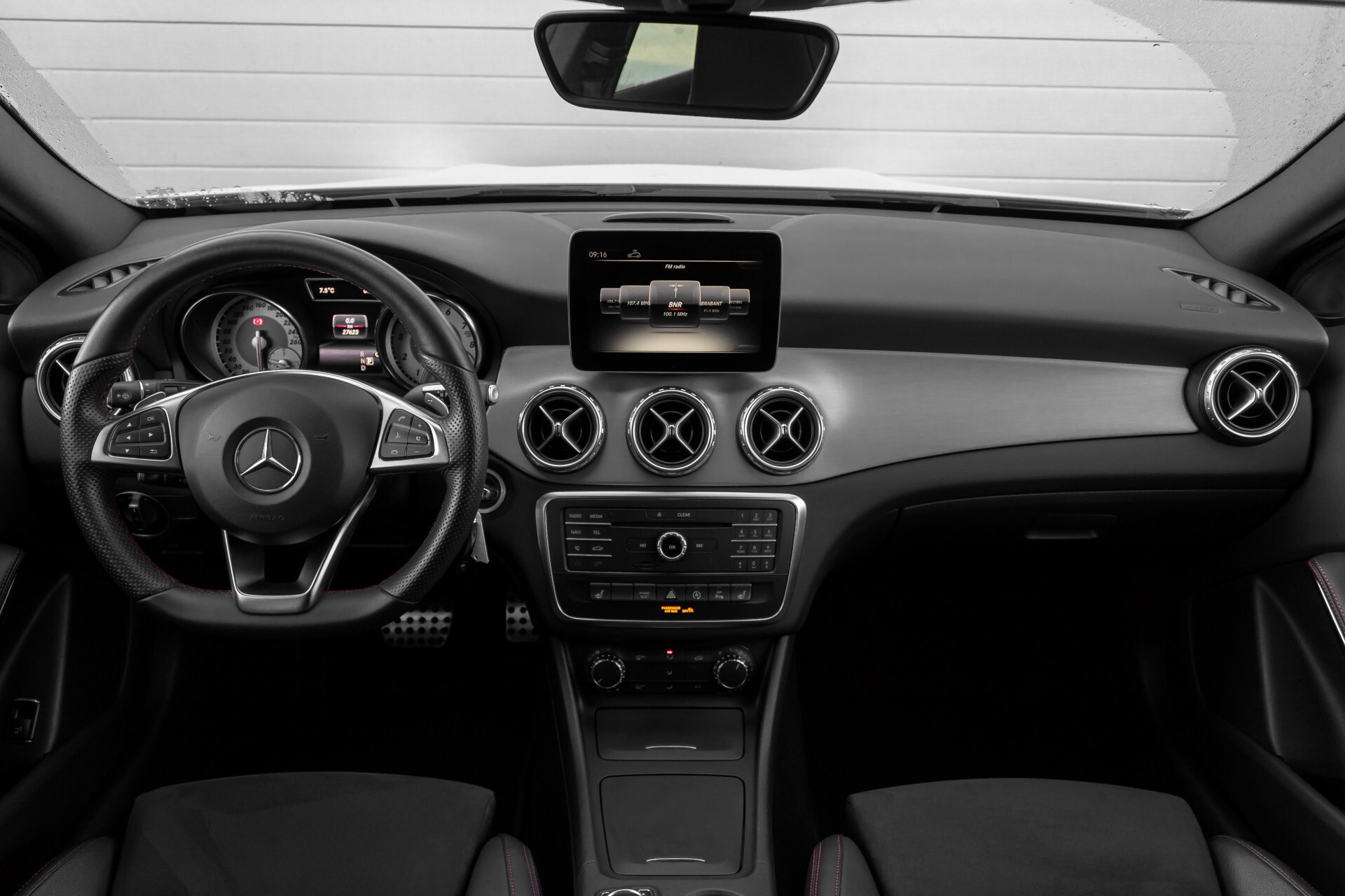 Mercedes-Benz GLA-Klasse 200 AMG Panorama Night LED/Navi/Gr-Navi Aut7 Foto 7