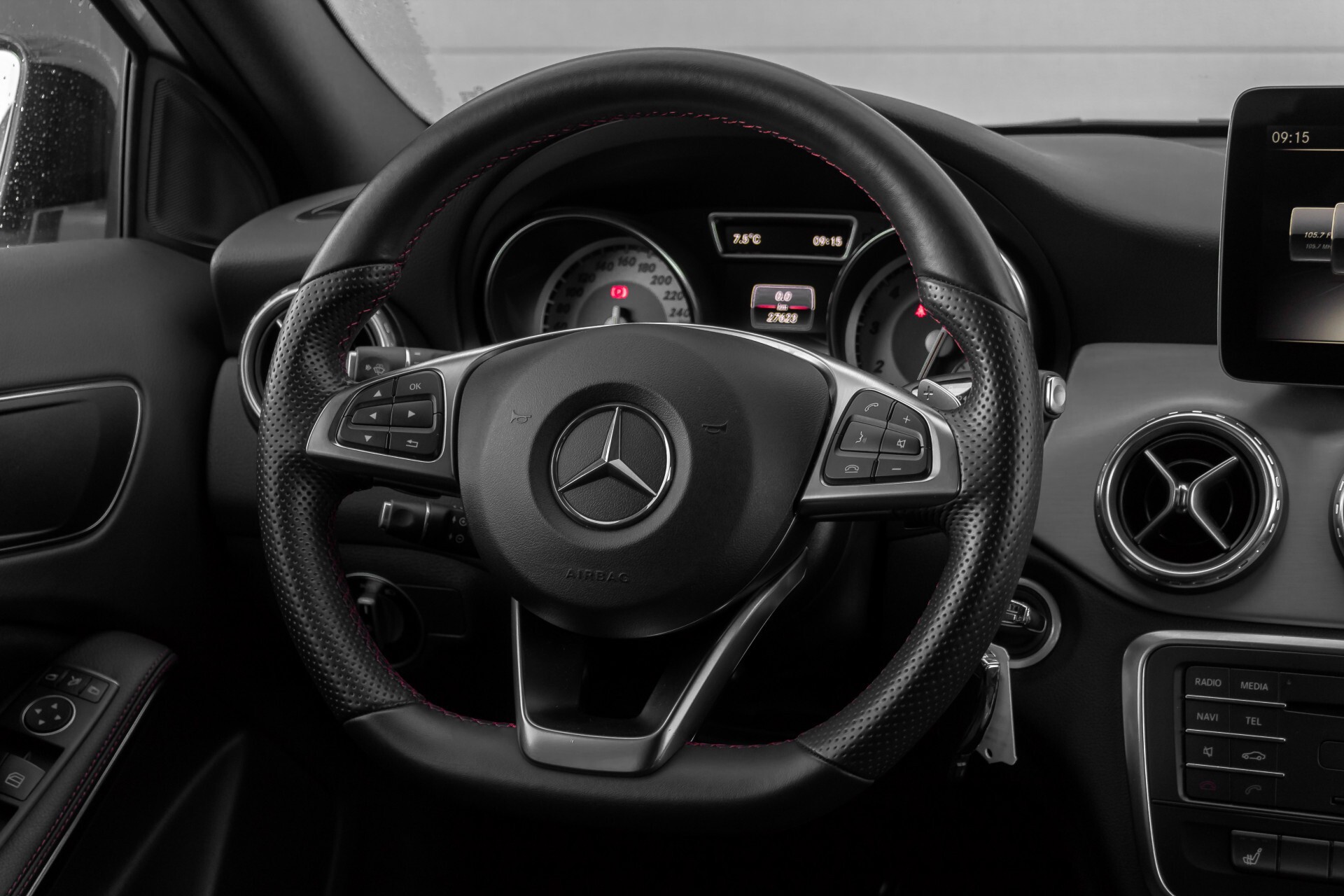 Mercedes-Benz GLA-Klasse 200 AMG Panorama Night LED/Navi/Gr-Navi Aut7 Foto 8