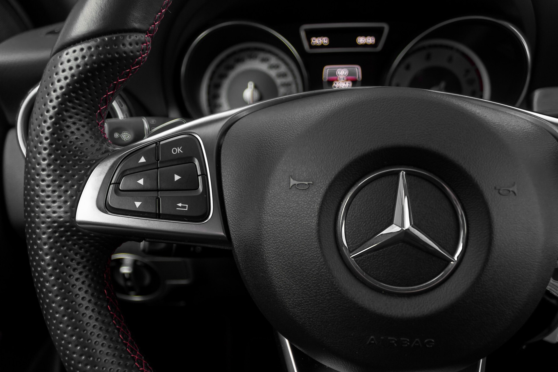 Mercedes-Benz GLA-Klasse 200 AMG Panorama Night LED/Navi/Gr-Navi Aut7 Foto 9