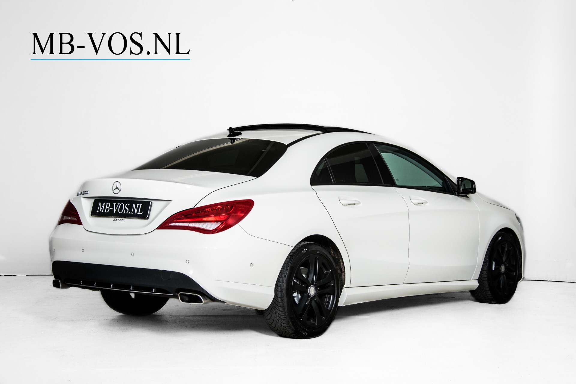 Mercedes-Benz CLA-Klasse 200 Urban Panorama Night/Camera/Xenon/Verwarmde stoelen Aut7 Foto 2