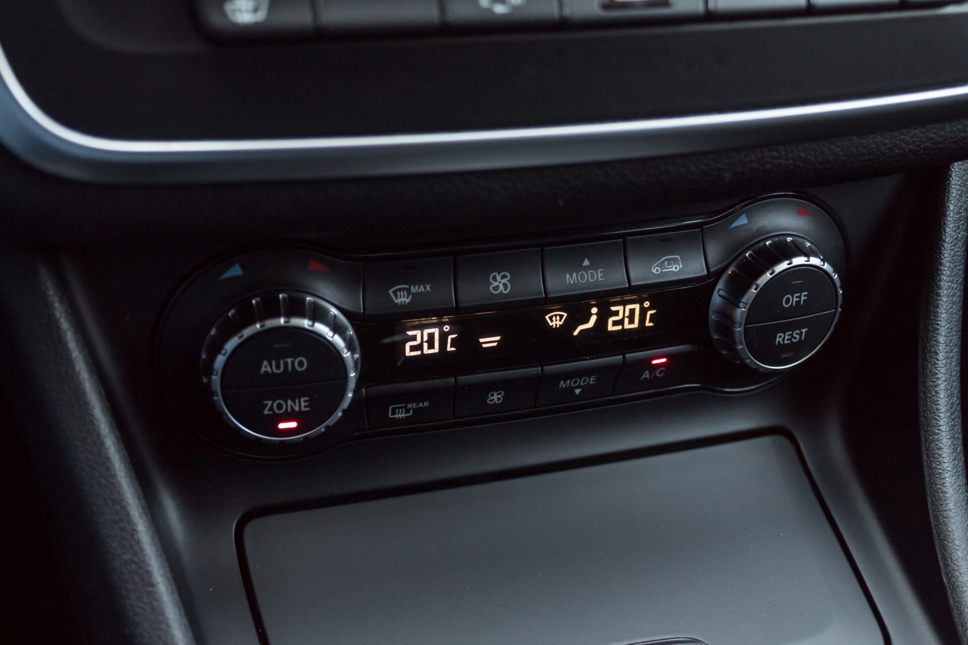 Mercedes-Benz CLA-Klasse 200 Urban Panorama Night/Camera/Xenon/Verwarmde stoelen Aut7 Foto 21