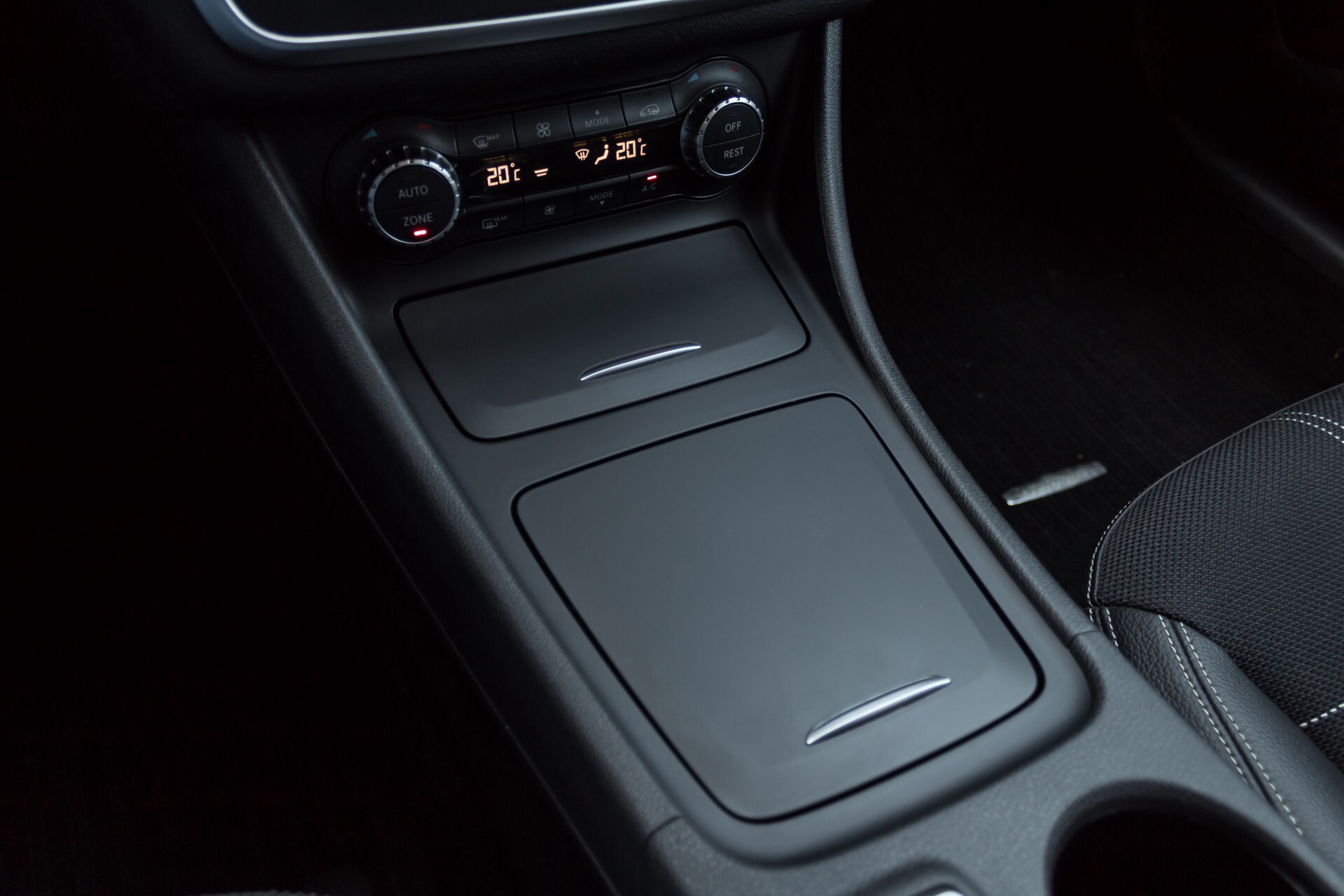 Mercedes-Benz CLA-Klasse 200 Urban Panorama Night/Camera/Xenon/Verwarmde stoelen Aut7 Foto 23