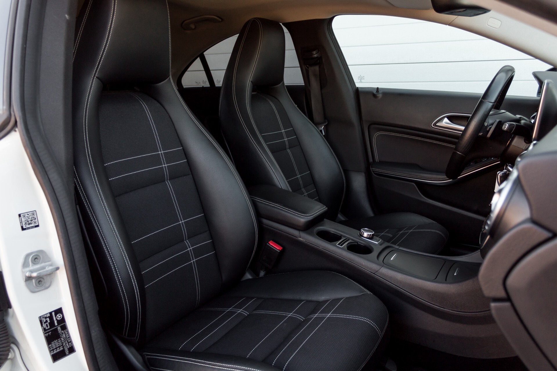 Mercedes-Benz CLA-Klasse 200 Urban Panorama Night/Camera/Xenon/Verwarmde stoelen Aut7 Foto 3