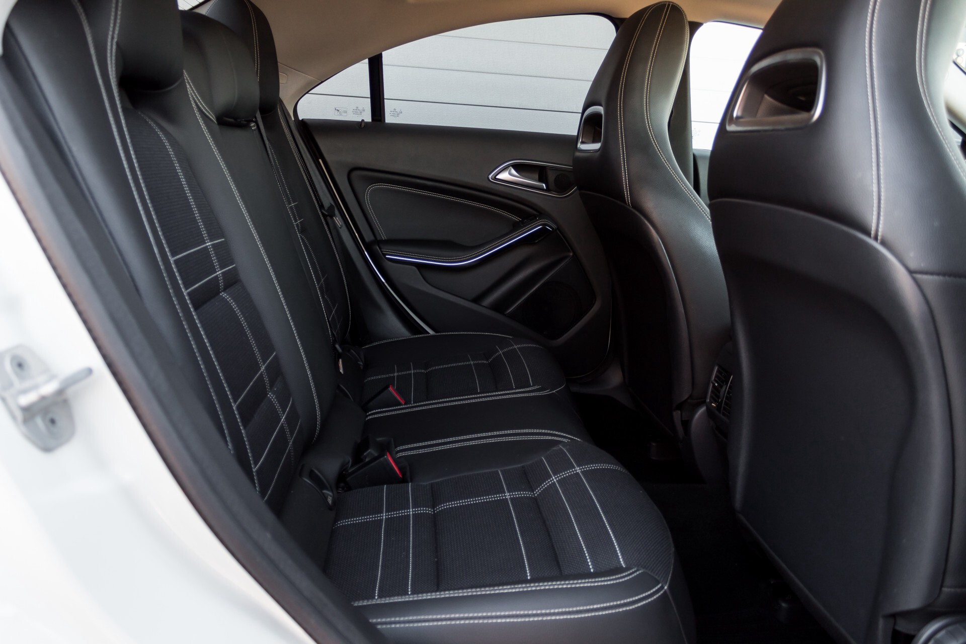 Mercedes-Benz CLA-Klasse 200 Urban Panorama Night/Camera/Xenon/Verwarmde stoelen Aut7 Foto 4