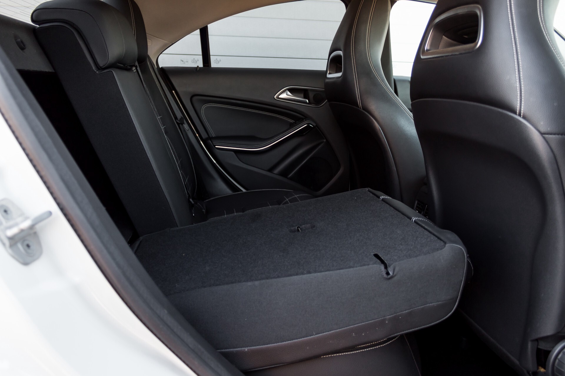 Mercedes-Benz CLA-Klasse 200 Urban Panorama Night/Camera/Xenon/Verwarmde stoelen Aut7 Foto 5