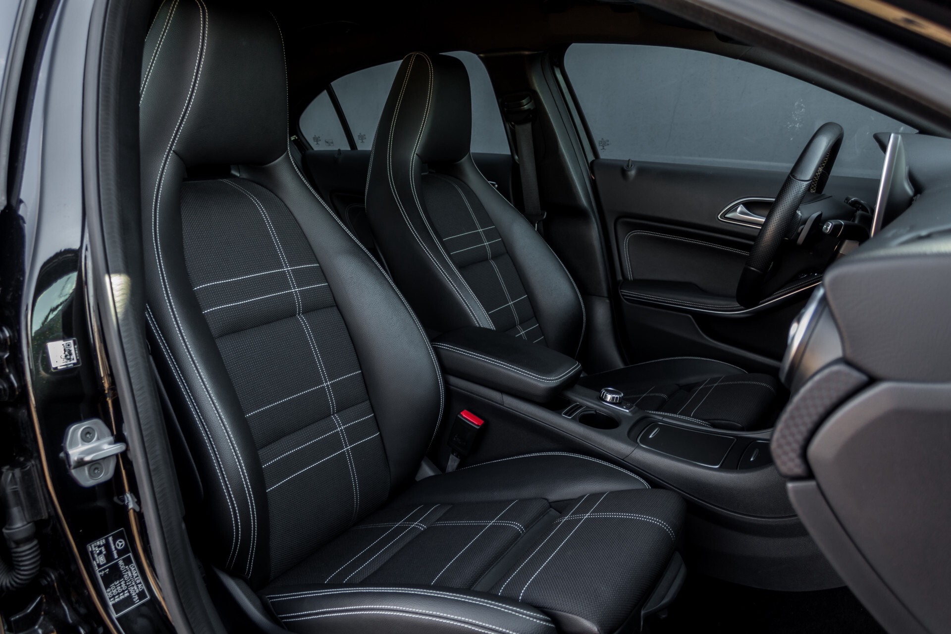 Mercedes-Benz A-Klasse 180 d Urban Navi/Stoelverwarming/Parctronic Aut7 Foto 3